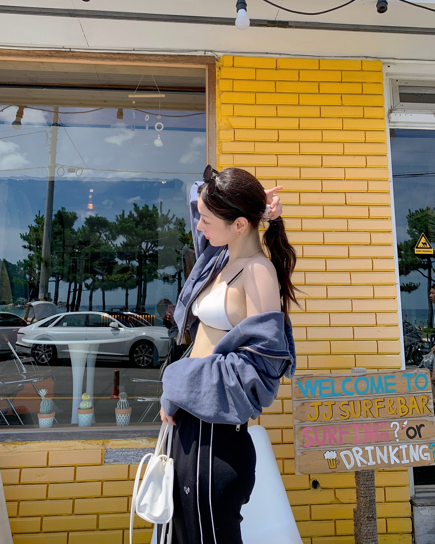 🌊 + 🥪 = 헤븐입니다.

비키니 탑에 츄리닝 입고 대충 thecollectorpage 
후드 집업 툭툭 입으면 휴가 브런치 룩 끝이쟈나요~오🤫

-
thecollectorpage #THECOLLECTORPAGE #더콜렉터페이지 #TCP #더콜페 #더컬렉터페이지