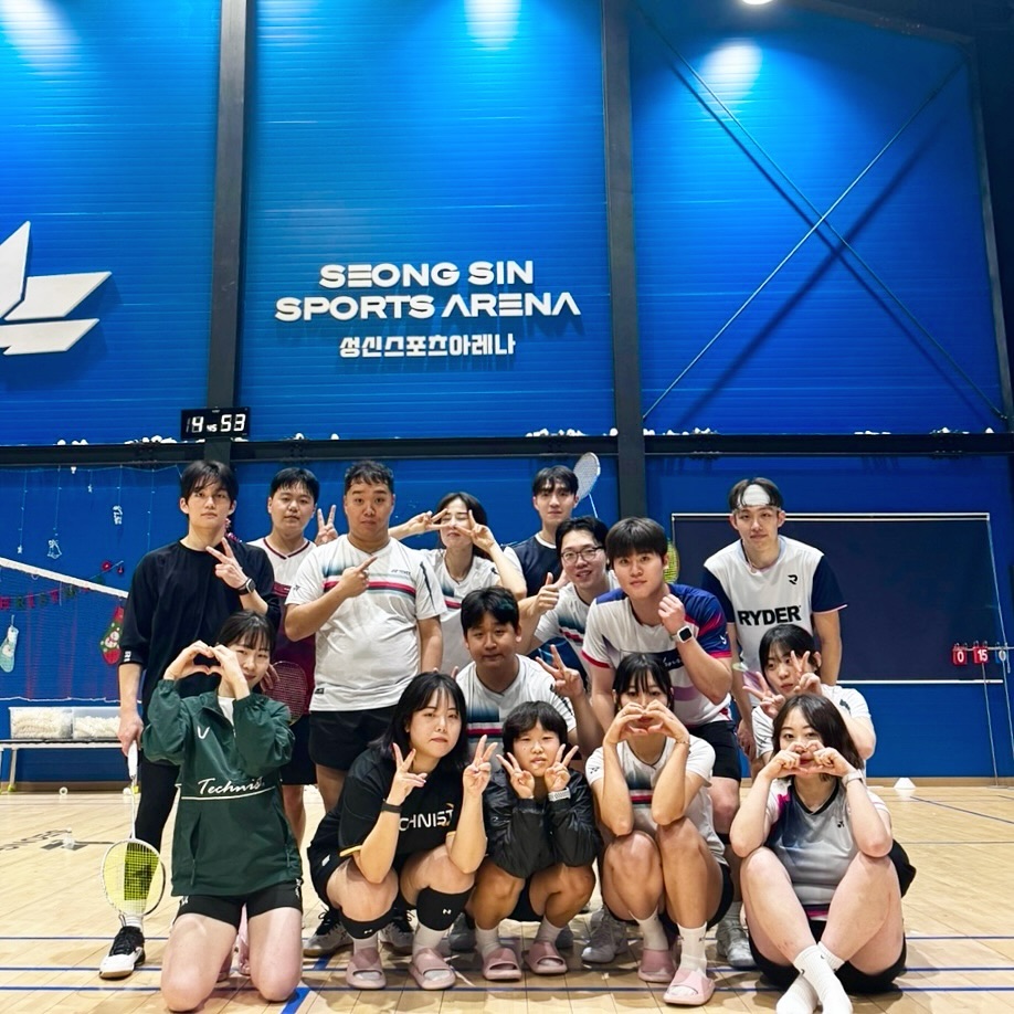 #🏸
강릉 한사랑민턴 게스트 방문 🚗💨💨
아기자기한 얼굴에 엄청 잘하는 동생들~~
다들 재밌게 게임해줘서 땡큐🙏🏻✨

#강릉성신아레나 #한사랑민턴 #강릉2030배드민턴