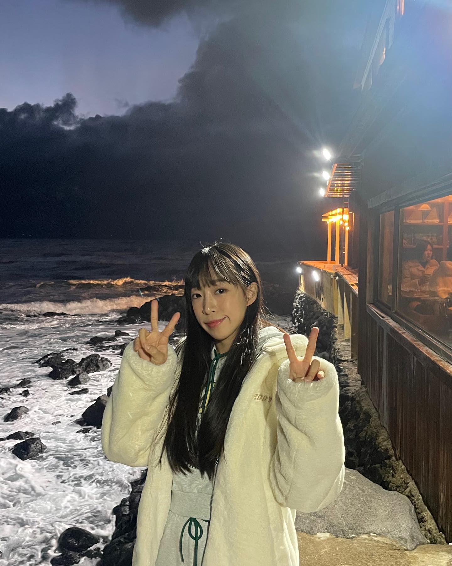 나는 애월 바다가 젤 좋더랍🤍🌊
날 좋을 때는 파랗고 잔잔해 안구정화 마음정화**
비바람불면 파도가 역동적으로 철썩철썩🌪️✨
속이 뻥 뻥 뚤리는 뷰“
실내에서 즐기기 넘 좋아버려☁️
.
.
#제주도 #애월#바다#제주바다#제주스타그램