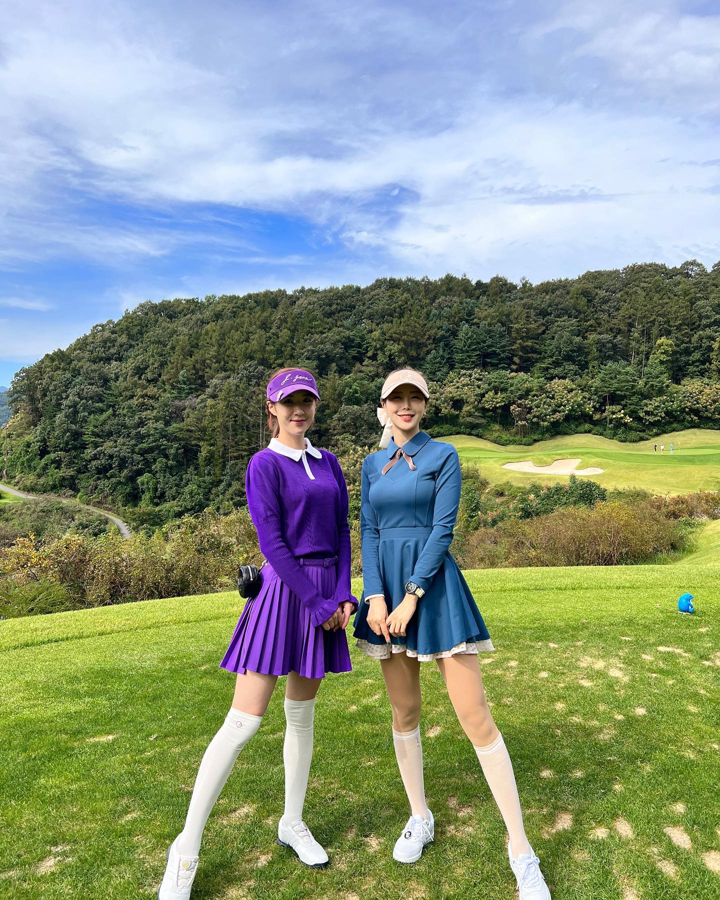 2년만에 짝궁언니랑 💜
포즈 뭐 쿵하면 짝

#가을골프 #빚내서쳐야하는가을골프 #제이제인 #여성골프웨어 #golf