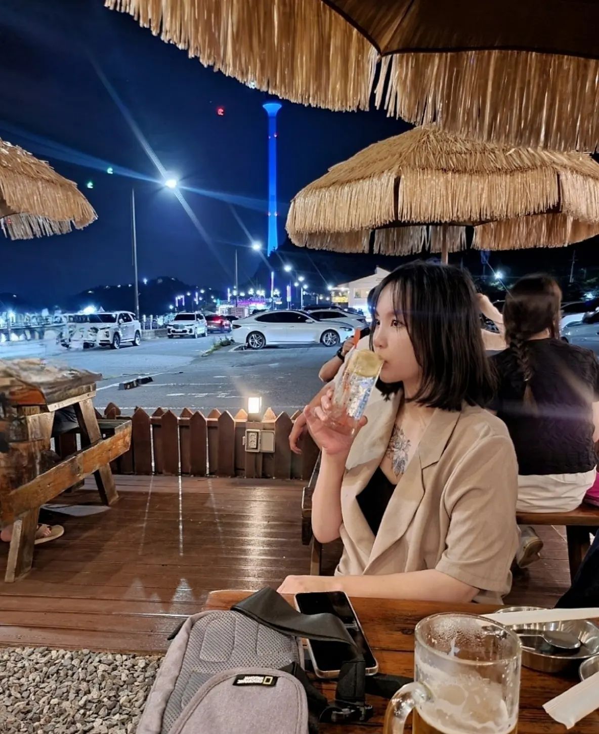 #목포여행

오랜만에 인스타...ㅎ..
목포 다녀왔어요++

진짜 먹방만 하다 온 것 같아요...(+3키로 쪘으려나..?)😱😱

아빠 폰 좋네요>< 일반 카메라인데 사진 잘나오눈!! 제 핸드폰은 일반카메라 이상해욥....(하지만 영상은 제 폰 일반카메라에 쌩얼... 지못미....)

아빠 폰으로 바꾸고싶당😘
결론은 폰 바꾸고싶다.. 1년도 안됬지만..🤣🤣

#목포맛집 #목포맛집추천 #해산물 #바다 #목포핫플 #전신샷 #하이볼 #맥주 #안주 #먹방