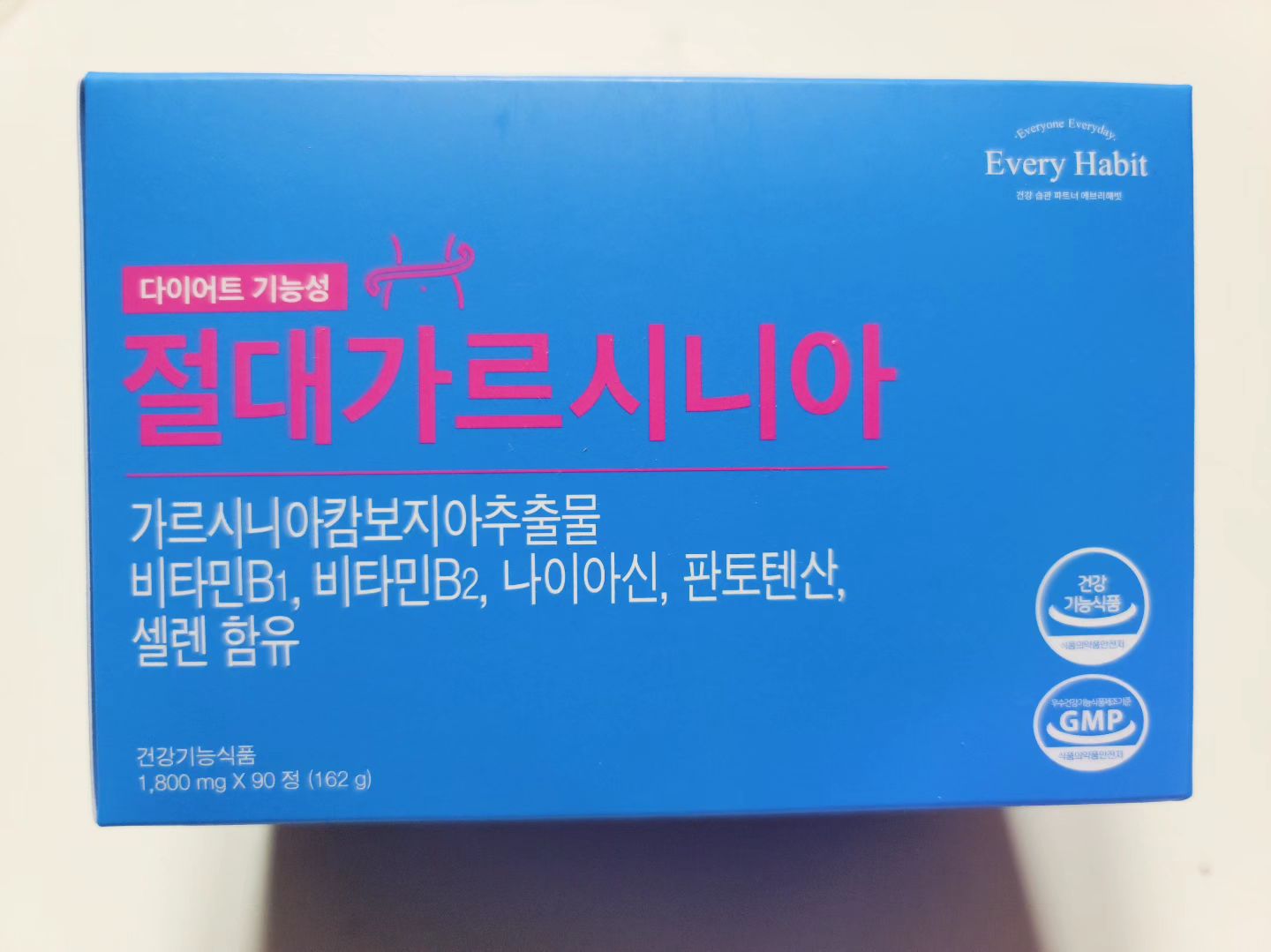 #협찬

살 좀 빼고 싶은데 ... 싶을 때 검색하시는 분들🙋‍♀️
산후다이어트! 맛있게 다이어트!
다이어트에 함께 먹으면 좋은!

😊2주간 정말 꾸준히 맛있게 먹은 제품😊

 [에브리해빗 절대가르시니아] 입니다.

하루에 2정💊💊을 맛있게 오독오독'' 씹어 먹기만 하면
부담없이 톡톡히 챙길 수 있어요~
맛은 물론 츄어블이라서 거부감없는 맛이라서
주로 저는 🍚저녁 식후''에 먹었어요~

다이어트하면 떠오르는 가르시니아와
비타민B1' 비타민B2' 나이아신' 판토텐산' 셀렌까지
함유되어 있어서 몸에도 부담이 적어서 마음이 놓여요😊

2주동안 먹고서 느낀 효과는요~
자신있게 🙋‍♀️체중이 늘지 않았다. 조금씩 빠졌다. 입니다!
평소처럼 일하고 아이들 간식 조금씩? 같이 먹고
밥도 먹고 치킨도 먹고 했는데요~

열심히 먹은 다음 날 체중을 쟀을 때 
올라가지 않았다는 것만으로 만족하는데
"아..내일 살쪄있겠네" 싶을 때가 놀랍게 안쪄있어서
이 제품은 무조건 재구매 할맘으로 꾸준히 먹고있어요👍

💊 다이어트는 운동과 식습관도 조금씩 건강하게 바꿔나가면서
해주어야 하지만 저처럼 도움을 받고싶다! 하시는 분들은
좋을 것 같아요! 💊

#에브리해빗 #가르시니아 #산후다이어트 #육아맘
#다이어트 #다이어트보조제 #탄수화물컷팅제
#가르시니아추천 #다이어트식단 #다이어트식품
#맘플체험단 #맘플