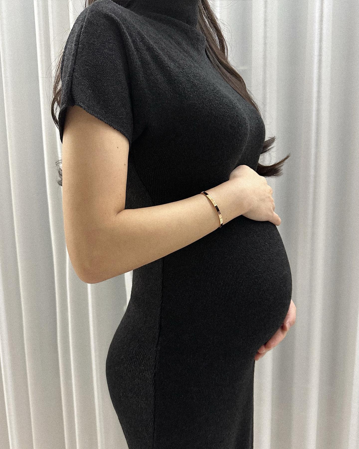 #22w4d
태동이 이제는 시도때도 없이 느껴지고 , 하루가 다르게 쑥쑥 크는거같은 까꿍이 👶🏻 2주뒤에 아빠랑 까꿍공주님 보러갈게 🤍