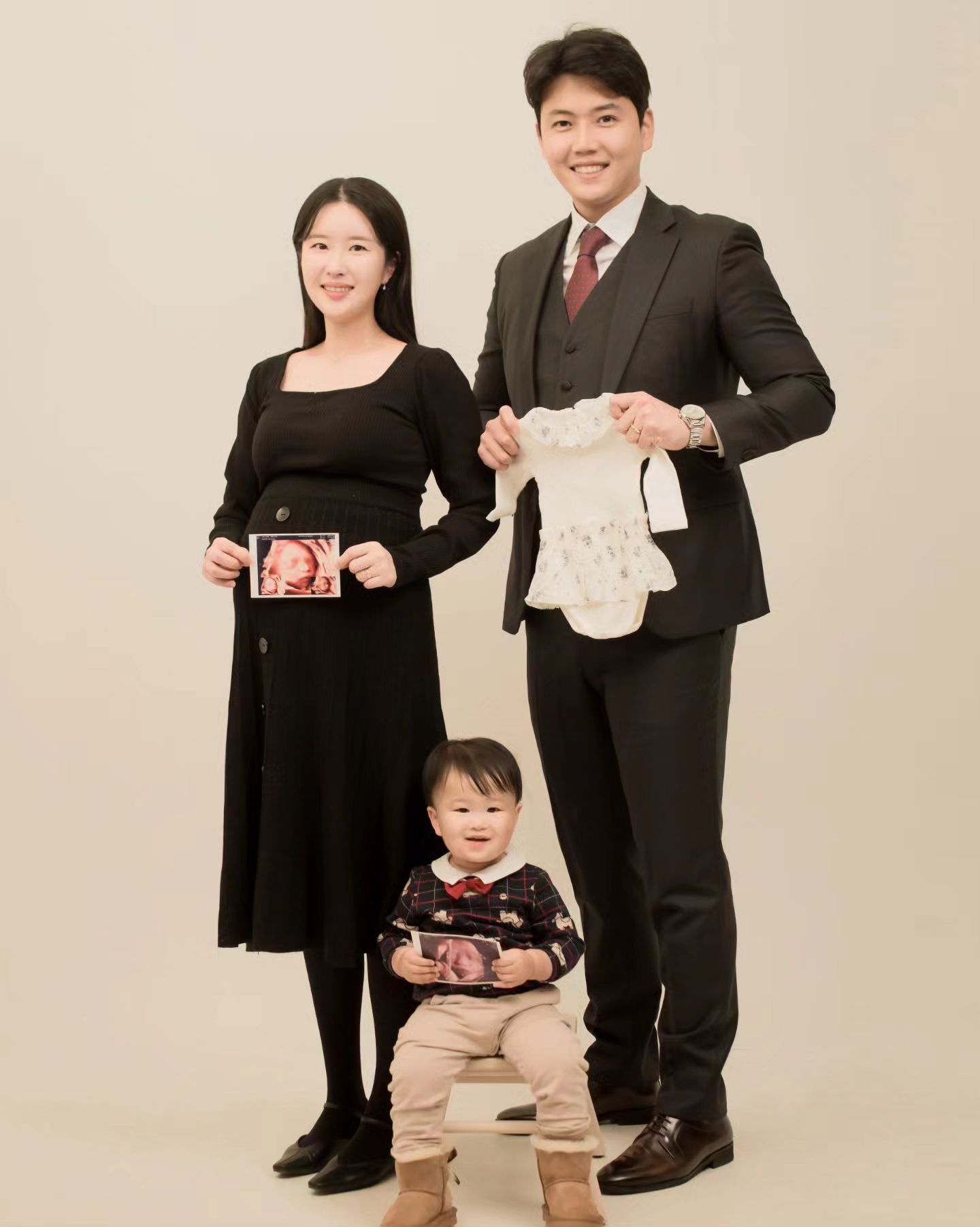 귀염둥 시우 태어나고 두번째 크리스마스🎄
똑순이도 함께 우리 네가족 행복하쟈❤️

sangpil_jisu
#가족스타그램
#34주임산부
#경산모
#남매맘