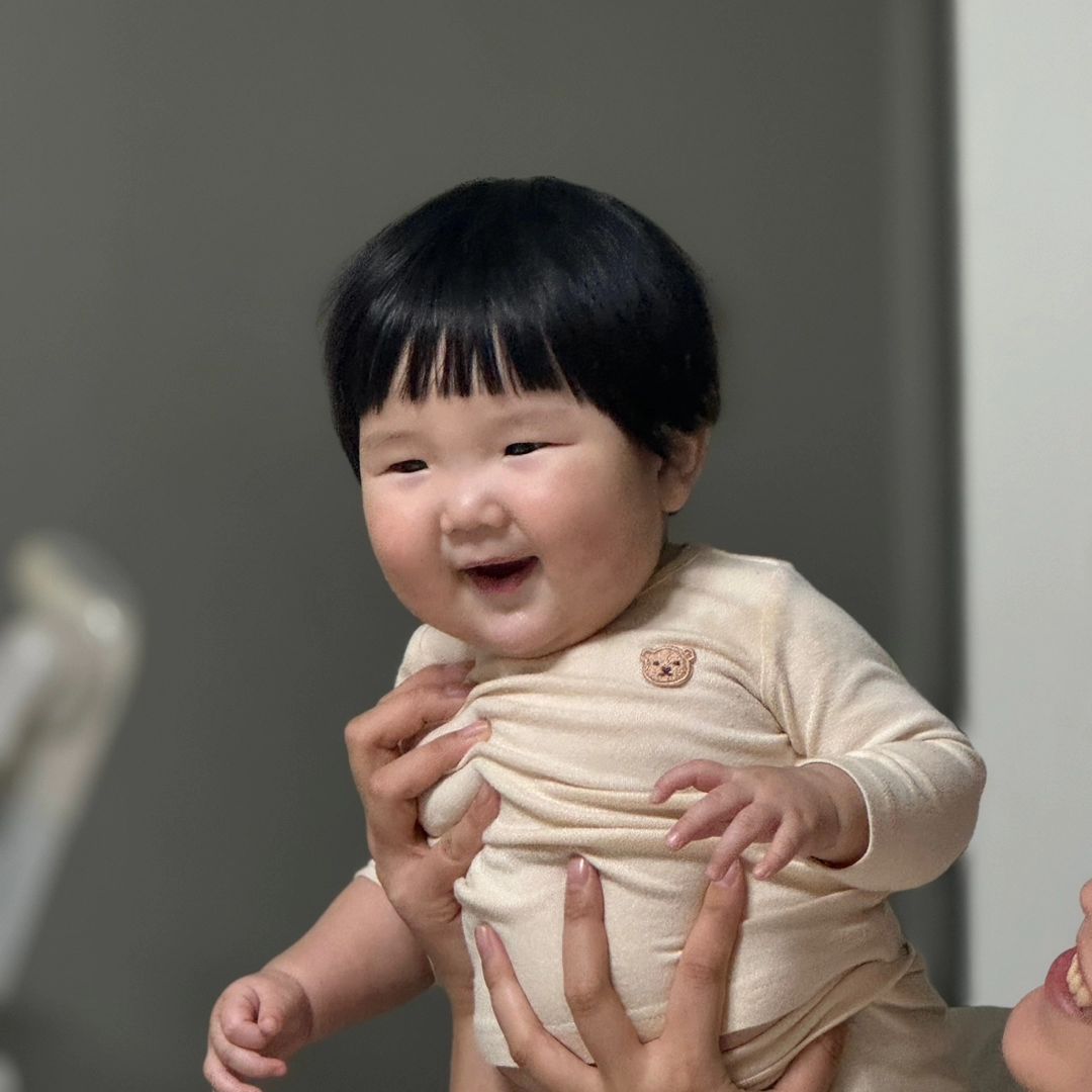 1월의 팡슈👶
아들이라 그런가 괜히 든든하고
가끔 미소년 같기도 하고 웃기기도 한 내 팡슈ㅋ
엄마 따라 다니느라 지쳐 보일 때도 있지만
그것이 인생이란다😃

8개월의 인생수업💛