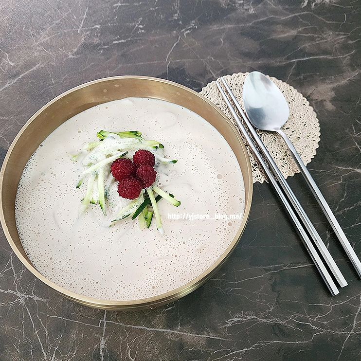 #수제콩국수 #백태콩콩국수 #만들기
#진한국물 #역시 #내손맛
.
.
.
.
#내돈내산 #내돈내먹 #키첸믹서기 #키첸초고속진공블렌더믹서기 #저녁메뉴 #국수맛집 #집밥 #집밥메뉴 #백태콩 #밀가루없는 #소면 #천하건강면 #여름철별미 #요리 #견과류 #콩국수맛집 #콩국수 #먹스타 #음식스타그램 #인스타푸드 #온더테이블 #요리하는여자 #식사 #집밥스타그램