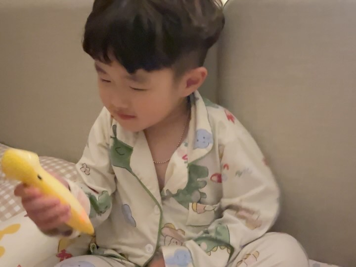 #협찬

아직 포코로랑 노는게 서툰 하늘이지만
야무지게 질문해 보는 모습이 너무 귀여웡💛

그리고 가을이 덕분에 거미 눈이 6-8개라는 것과(깜놀)
하마가 수박도 먹는다는 사실을 알게됨....ㅋㅋㅋㅋ

이렇게 오늘도 엄마는 같이 배운다....😀

#포코로 #POKORO #AI펜 #챗GPT
#ChatGPT #AI학습 #네오랩컨버전스 #챗지피티