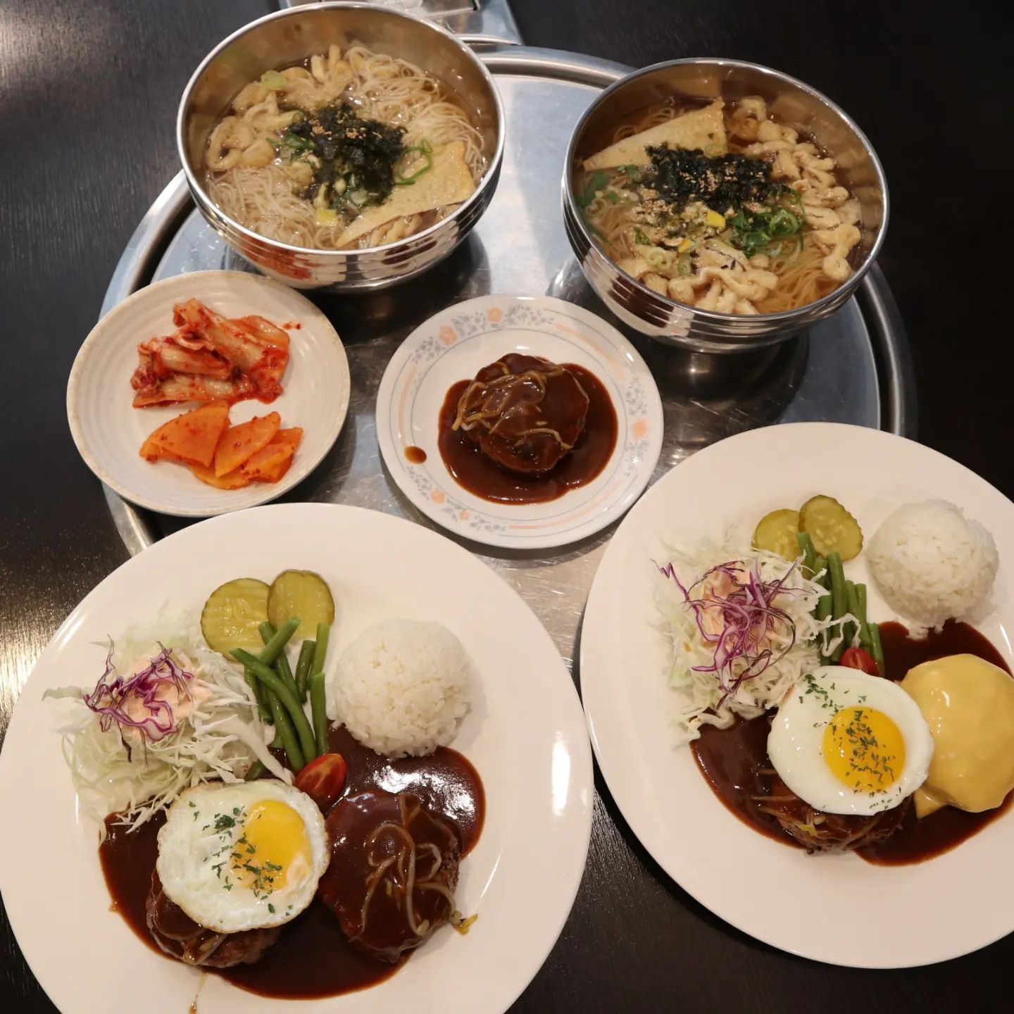 함박스테이크와 국수 조합 너무 좋다!!!😍
 
#의정부역맛집 #의정부역점심 #함박국시갤러리