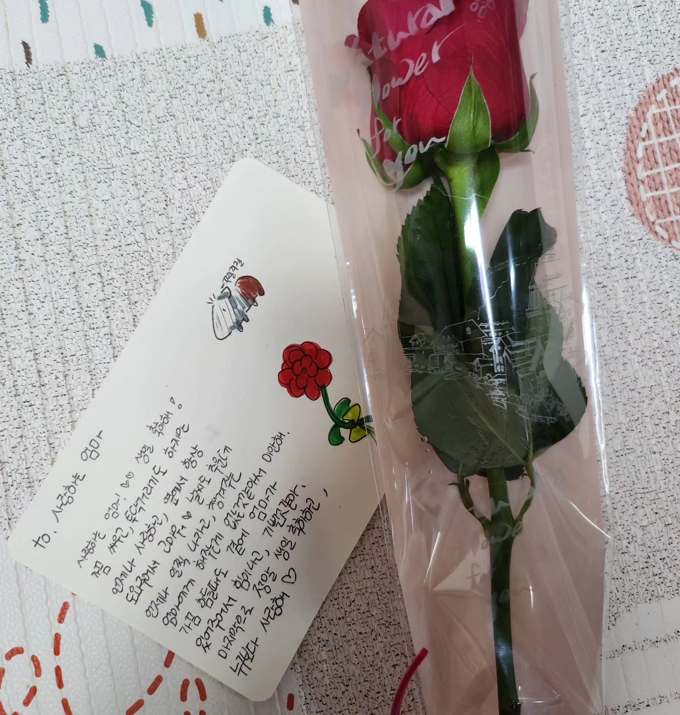 꽃밭이네ㅎ
아들딸에게 생일선물 챙겨받고 뭉클♡
남표니의 미역국도 땡큐♡♡
한살 더 먹을수록 
성숙한 어른이 되자..