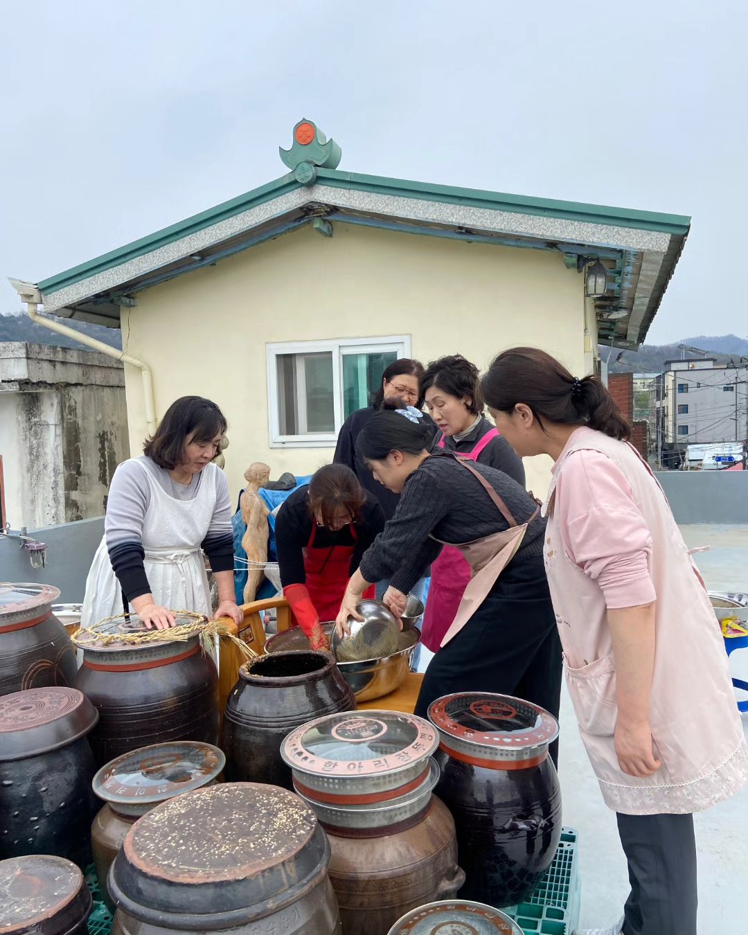 장  빚깔이 죽이네요 ~~~맛은 기절 기절 

세종다옴요리학원의 모든 수업은  수박 겉핥기 식은 절대 절대 안하죠 ㅎㅎ 한번 배울때 제대로 배우기👍

이런 장수업이 어디 있을까요 ~~ 김정미원장님 25년 장수업의 노하우 뿜뿜 한식 의 노하우도 같이 전해드립니다 ~~

저희. 다옴은. 한식 뿐만 아니라. 양식 중식 일식. 에스닉.푸드까지 다양하게 운영중입니다 !!

문의 주세요 ~~

문의  01054227811.
​

#세종시쿠킹클래스 #세종시요리교실 #세종시원데이클래스 #세종시조리자격증 #세종시요리학원 #세종요리학원다옴 #세종케이터링  #홈베이킹 #홈카페 #세종시홈카페 #세종맘 #대전맘 #청주맘 #대전쿠킹클래스 #세종쿠킹클래스
#요리연구가김정미
#집밥 #실패없는레시피 #떡제조기능사자격증 
#떡제조기능사