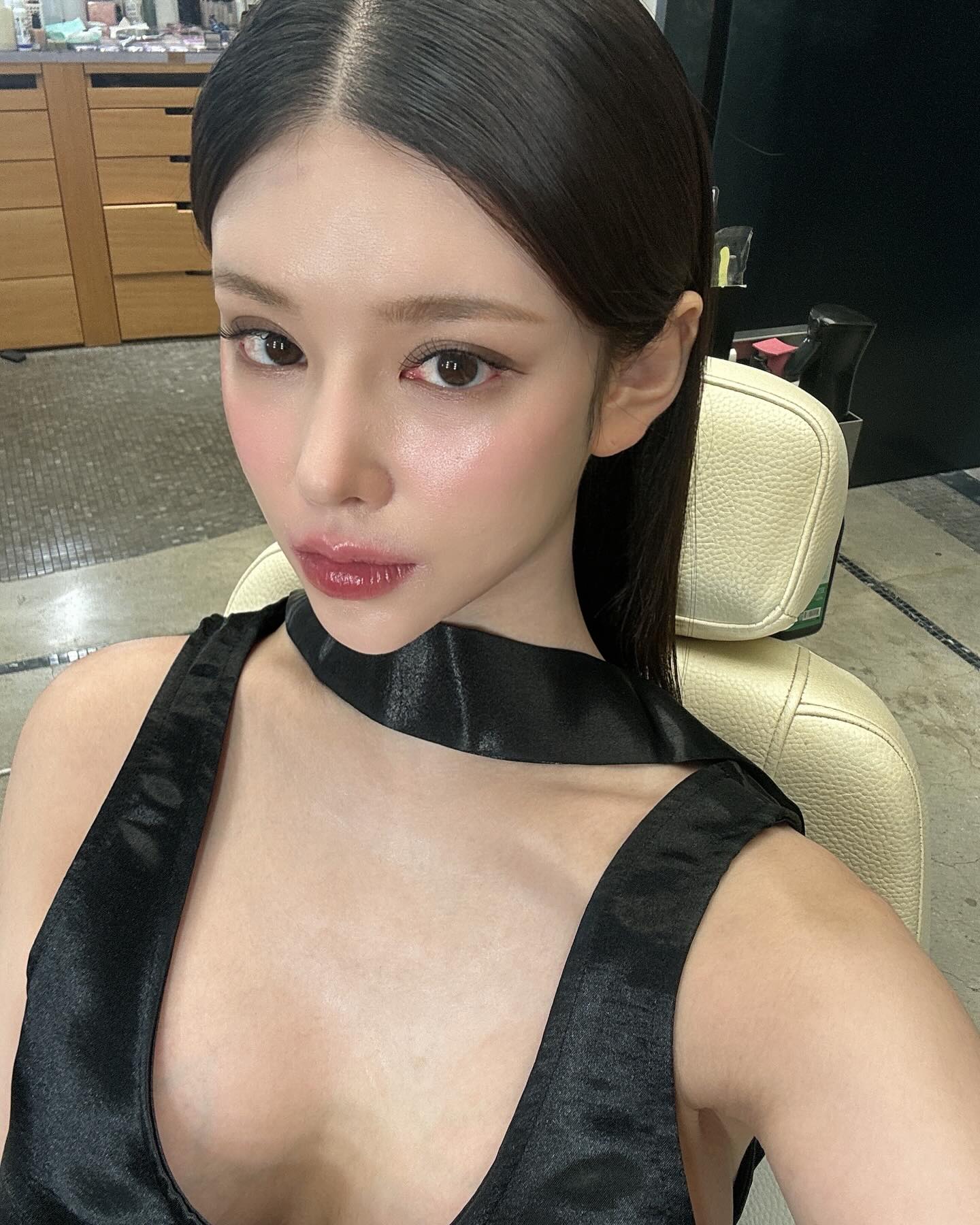 #협찬 

요즘 촬영은 해야하는데 피부가 갑자기 뒤집어져서 #아이루미
에서 리쥬란 받고 왔어요😝 
원장님 상담부터 간호사 쌤들까지 너무 친절하시고 꼼꼼하시고 최고에요 엠보자국 보이시나여...?
어떻게 이렇게 촘촘하게 균일하게 잘 놔줄수 이쬬???🥹
인중 주변이 진짜 계속 텃는데 여기서 맞고 다음날부터 진짜
바로 효과는 못본다했는데 인중은 저 진짜 바로 효과나는거처럼 #안트고 너무 효과있어서 너무 행복하잖아요???
제가 원래 효과보거나 좋은거는 무조건 공유하잖아요 
협찬 받아서가아니라 진짜 여기 최고에요 #리쥬란 생각 있으신 분들은 여기 진짜 츄천드려요!! 여기서 원장님한테 시술받은거 완전 럭키비키✨⭐️⭐️⭐️⭐️⭐️