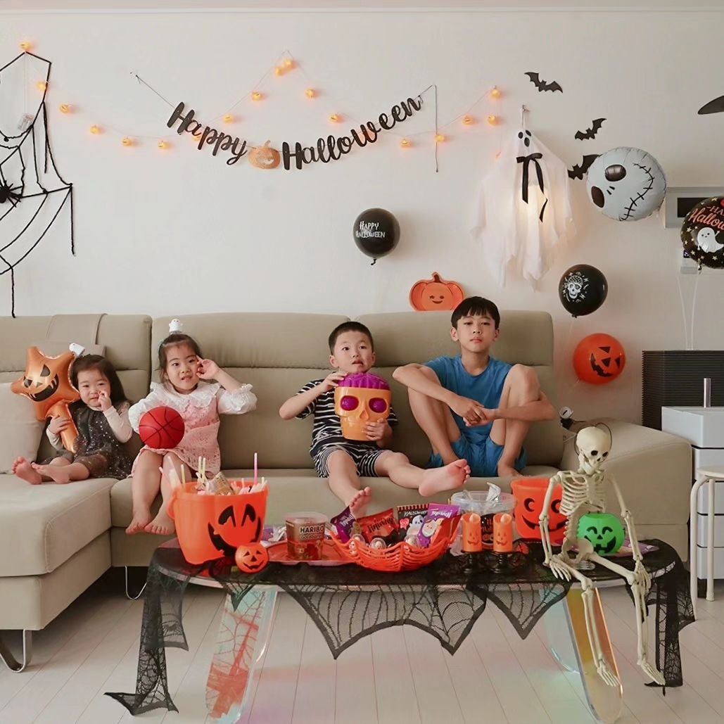 우리끼리 #할로윈파티🎃 
준비하느라 고생한 언니에게 👏 👏 👏 
덕분에 잘 먹고 즐겁게 놀았습니다 ㅎㅎ
.
.
.
#오빠들과 #해피할로윈🎃👻☠️🕸