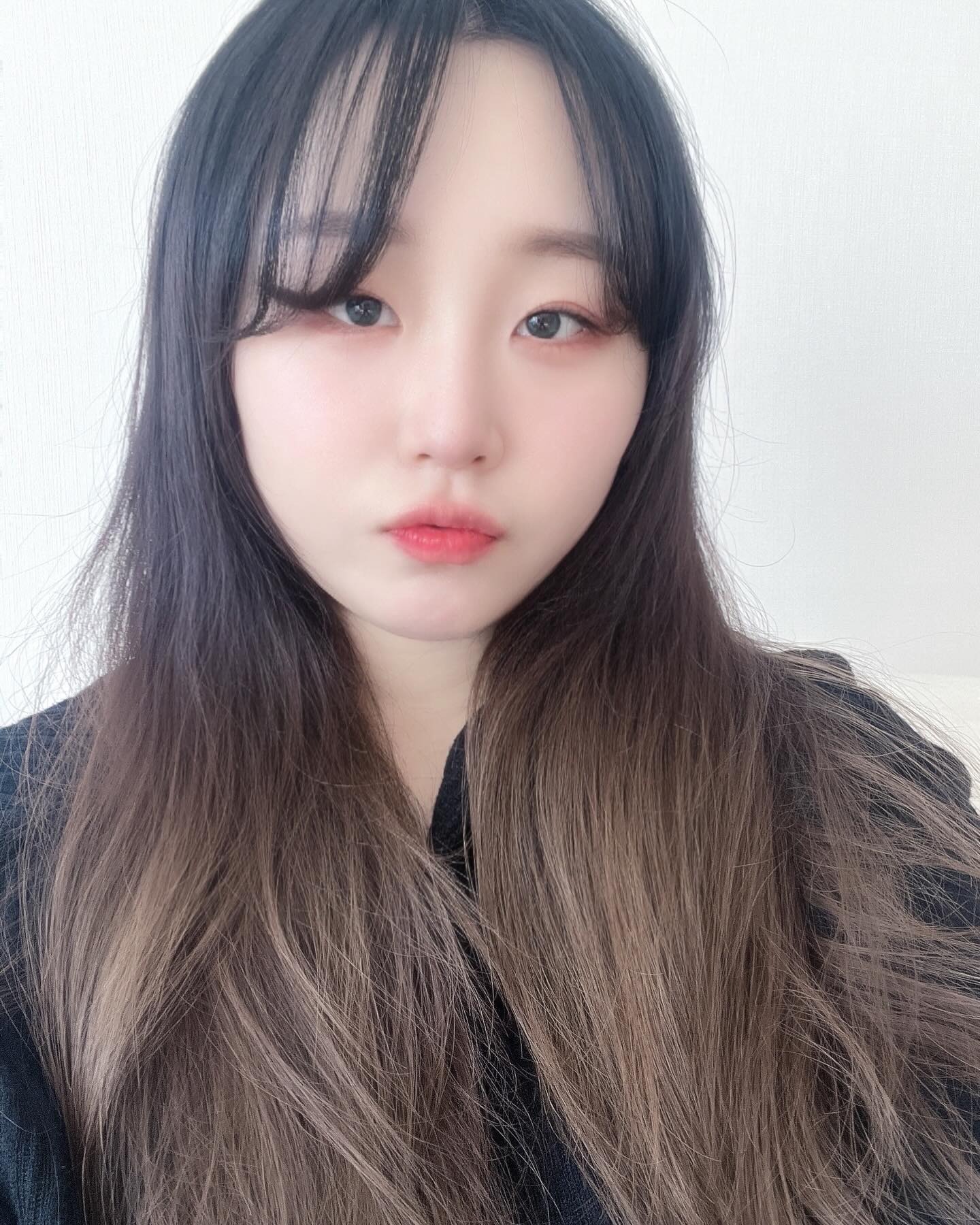 +3kg 찐 임산부🫧

여러뷴! 잘지내고계신가용ㅎㅎㅎ

오랜만에 셀카여서 부끄럽지만,,,어느새 임신 5개월에 접어든 저는 살이 점점 찌고있어서 부끄럽네요ㅠㅠㅠ😭😭

똑똑이도 잘크고있고 본업도 부업도 모든게 다 좋지만!! 
곧 병원인증으로 인해서 정신없는 삶을 살고있어요ㅋㅋㅋ!!

병원인증멤버여서 태교를 인증책 외우는걸로 하고있네요 ㅋㅋㅋ
똑똑이는 똑똑하게 태어나길 바라며...오늘도 인증공부를 해봅니다😭

인증공부하기싫은 임산부는 여기에다가 불만을 쏟아내는즁,,,핳😡