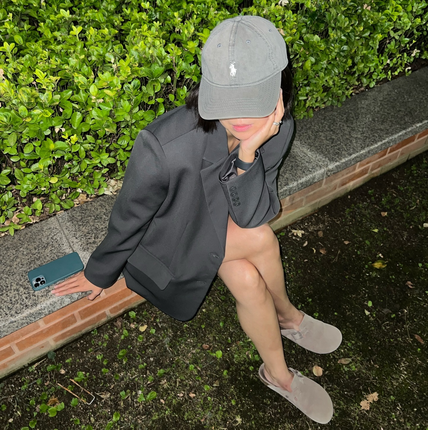 언니 자켓 어때? 🫢
신상 자켓 보여주려고 🤭내가 팔거든요 …🩶
 
Аниагийнх нь жакет? Хүрэм ямар байна?🤭 
Царррранннннннн✨
Та бүхэндээ шинэ хүрэмээ үзүүлэх гээд 😝 
Манайх зарах гэж байгаа …ккк 🤭🩶