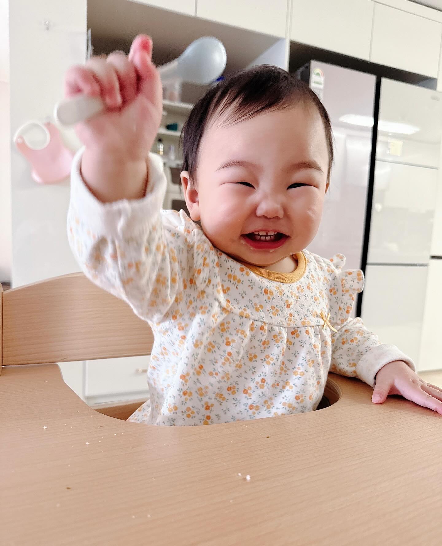 먹다가 춤을 출만큼 맛있니 ,, ? 

#이유식먹다신남
#덕분에난장판