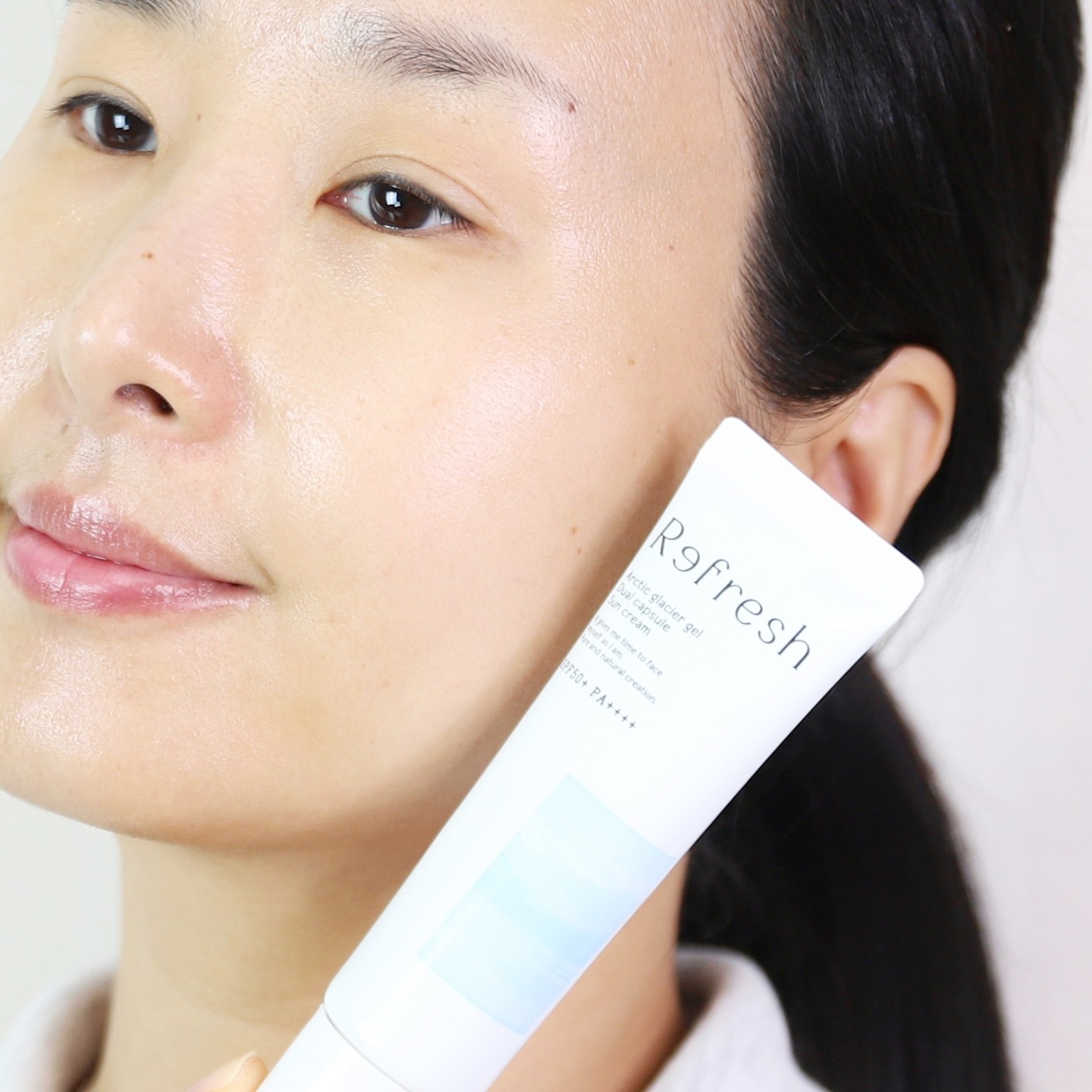 #광고 
#선크림 ! 답답하지 않고 수분가득 촉촉하게 바를수 있는건 없을까?
드디어 찾은 #인생선크림 !
#뷰티피플 리프레쉬 북극 빙하젤 듀얼 캡슐 선크림이에요 

제형만 봐도 다르다는걸 알수있죠!
빙하젤과 선캡슐 2중 분리제형으로 되어있어 부드럽게 롤링해주면
촉촉함을 전해주고 비타민 캡슐이 터지면서 즉각적 자외선차단효과를 전해줍니다 

무엇보다 좋은건 순하게 사용할수 있다는점
자연식물 타나카로 피부 보호막을 형성해주는 #자외선차단제 로
영유아도 사용할수 있는 #강력자차 선크림이에요 

#촉촉한선크림, #백탁없는선크림 찾는 분들에게 추천!
순하면서 촉촉한 #빙하젤선크림 사용해보세요

 #beautypeople #리프레쉬선크림 #듀얼선크림 #수분젤선크림 #비건선크림 #수분선크림#온가족선크림#쿨링선크림#선캡슐선크림#순한자외선차단제

 beautypeople.cosmetics