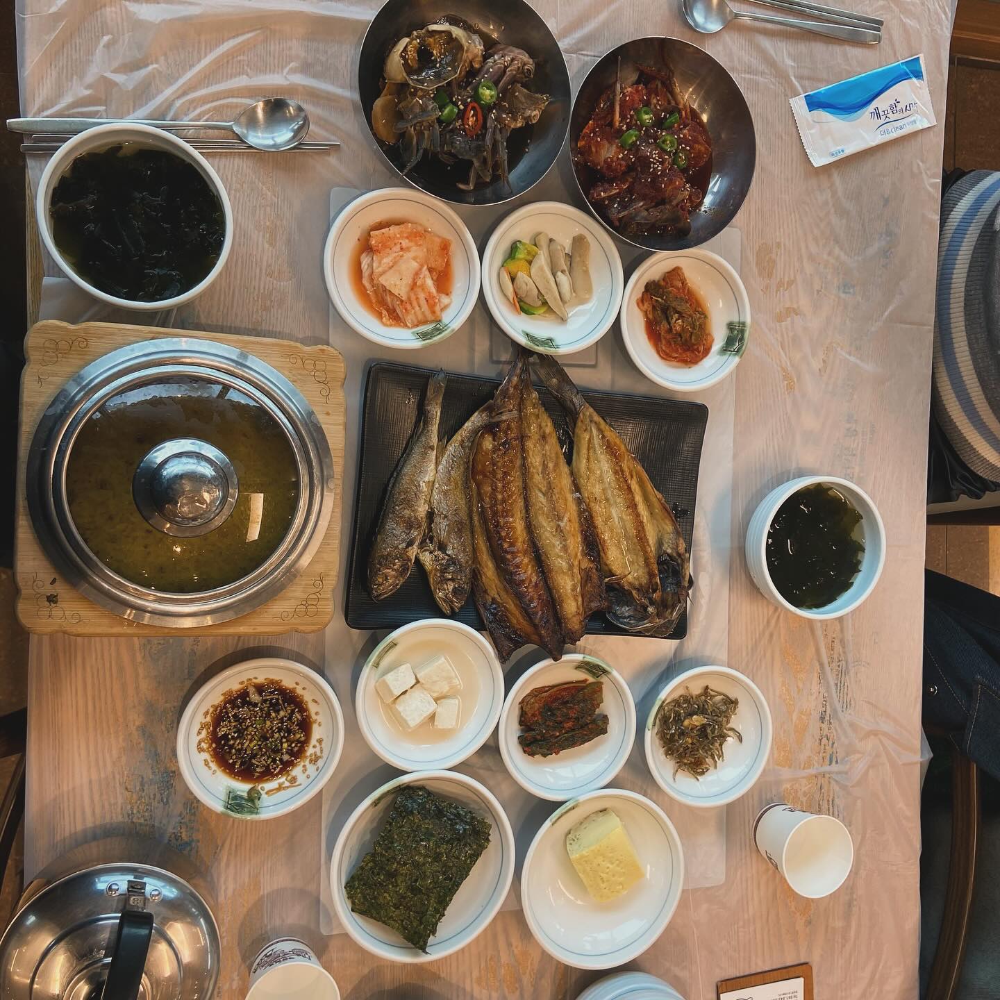 #꺄름투어_여수#현지인

1-3. 찐친추천 생선구이 맛집 #여수장터
4. 항해카페 뱅쇼💗 #항해#커피맛집#스트라빠짜토
5-6 동백꽃 #오동도#동백열차🌺
7-8 서대회...🤭 #웅천부일식당
9-10 웅천 신상카페 #브라운아워 6층이라니...🧐

어제는 서울사람투어였지만,
오늘 현지인 사람 투어는 아주 성공적!!!!

어쩌다보니 다 맛집카페탐방!!
나보러 헤헿
처음으로 ‘여수’라는 곳을 방문해서 감동그잡채

그래서 아주 좋은 추억을 남기고 떠났으면 해서
꺄름투어를 준비했는데
완전 대만족😍

#맛탐모임여수#또와요
#현지인맛집#여수에서만먹을수있는메뉴
#아귀탕#삼치회#서대회#생선구이#게장백반🦀🦀