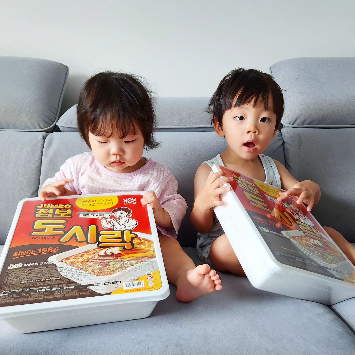 아빠 맘마야?😲
응.. 아빠 맘마야🍚
.
#12개월 #돌아기 #24개월 #두돌아기 #환장하는 #방학기간 #유행따라가기 #어질어질하네