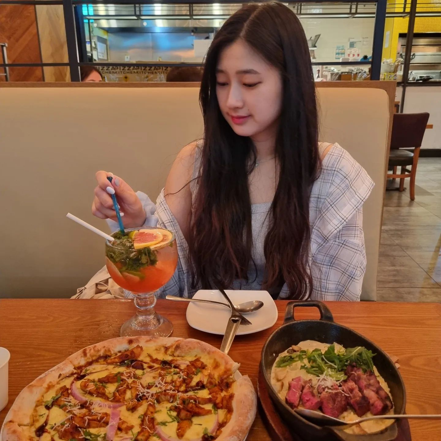 🥰🍕🥣🍹
저기 스테이크 갈릭 리조또가 자꾸 생각나....😋
.
.
.
승진이가 알려준 #캘리포니아피자키친 저장🎈
promotion__97