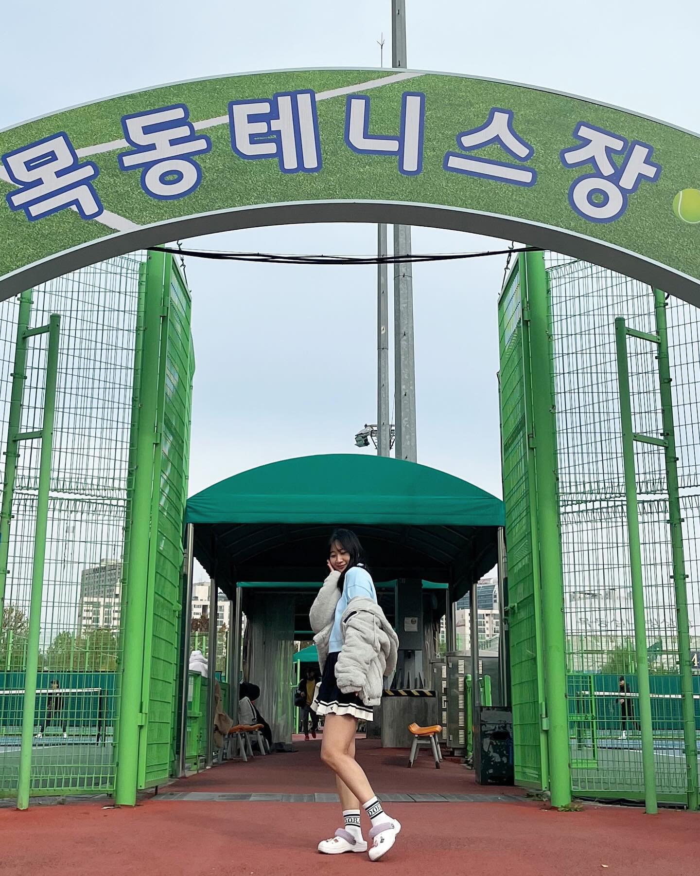 릴스 오류로 누락된 11월 테니스 사진 추가🎾

일찍 올리려고 했는데 사진이 너무 많았나,,,?
자꾸 안 보이고 안 넘어가서 낑낑거리다 오늘 겨우 추리고 추려
릴스 업로드,,, 올리고 보니 영상이 또 짤린거 있지🥹🥹
릴스 왜 너 맘대로 사진 첨삭해??? ㅠㅠ

오류 날 만큼 11월에 테니스 많이 쳤다는 거겠지??
조금 뿌듯하기도 하고☺️

12월에는 테니스만 치지 말고 친구들도 좀 만나야지,,ㅎㅎ
(했지만 테니스 일정부터 잡고있는 내 모습,,🙃)