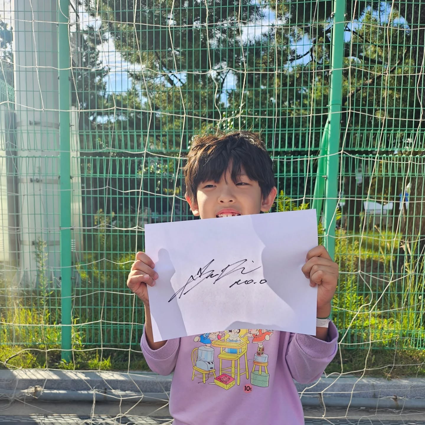 신난쫑하워이😊
황성빈선수님 직접 만나 싸인 받아 세상 즐거운 아들
땡볕에서 한시간 반 줄섰지만 니가 좋다니 되었다🫶

#롯데자이언츠 #황성빈