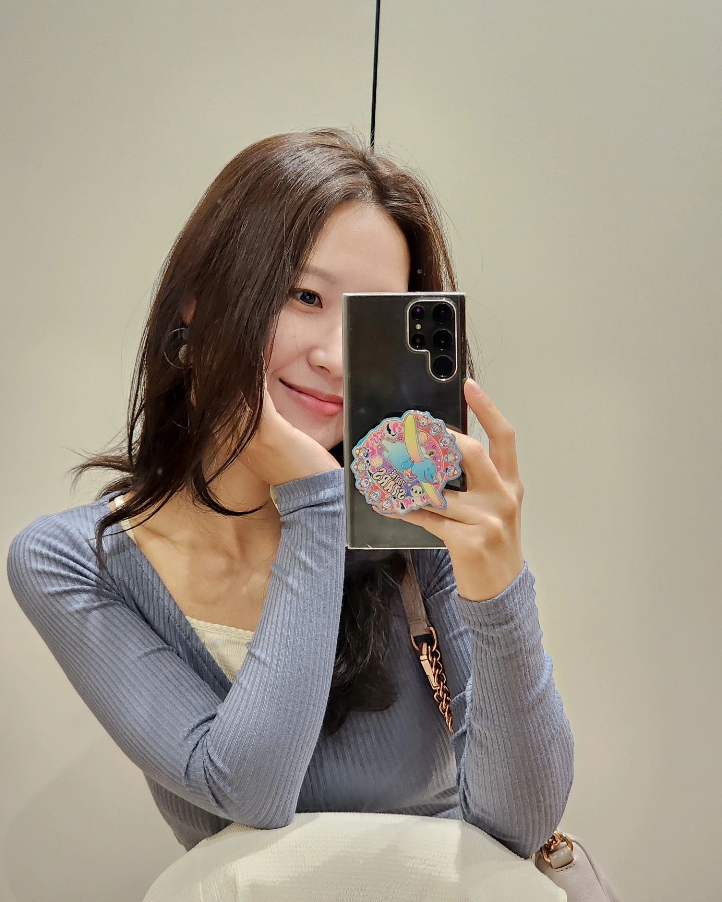 발레할때 입어야한다고 옷 사놓고, 일상복으로 입기. :)

확실히 밖에서 찍어야 색감이 더 정확하게 나오는거 같아요.