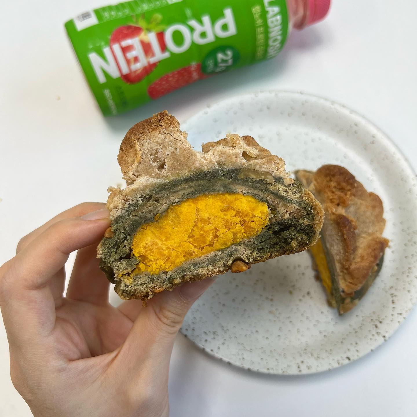 내가 평생 만들 모든 쿠키보다 맛있을 thebanhan 이 만든 꾸키 ~🤍🪽

솔찌키 더반한 단면샷에 도전장 던질 쿠키 아무것도 없다고 생각합니다만? 쑥인절미 킹꾸키에 단호박 필링 말모아니냐구요😫😭🧡 여기 조합보면 사장님 진짜 맛잘알 미슐랭 그잡채🙆‍♀️

더반한 매장이 본가랑 가까워서 예전부터 혼자 내적 친밀감 느꼈었는데 히히 더욱 더 장수하는 브랜드 되길 ,,🫶🏻