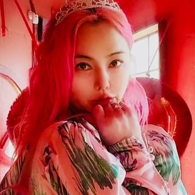 채채 _ 샤르네채채뷰티🩷 on Instagram: "#광고 . 바비👸 되는거 어렵지않아요 바비걸 가방 이 있으면요 !! . 우나 드 모나코🩷 @unademonaco 24 SS 신상 바비걸 백 👜 . 여자들의 로망 실현시켜줄 바