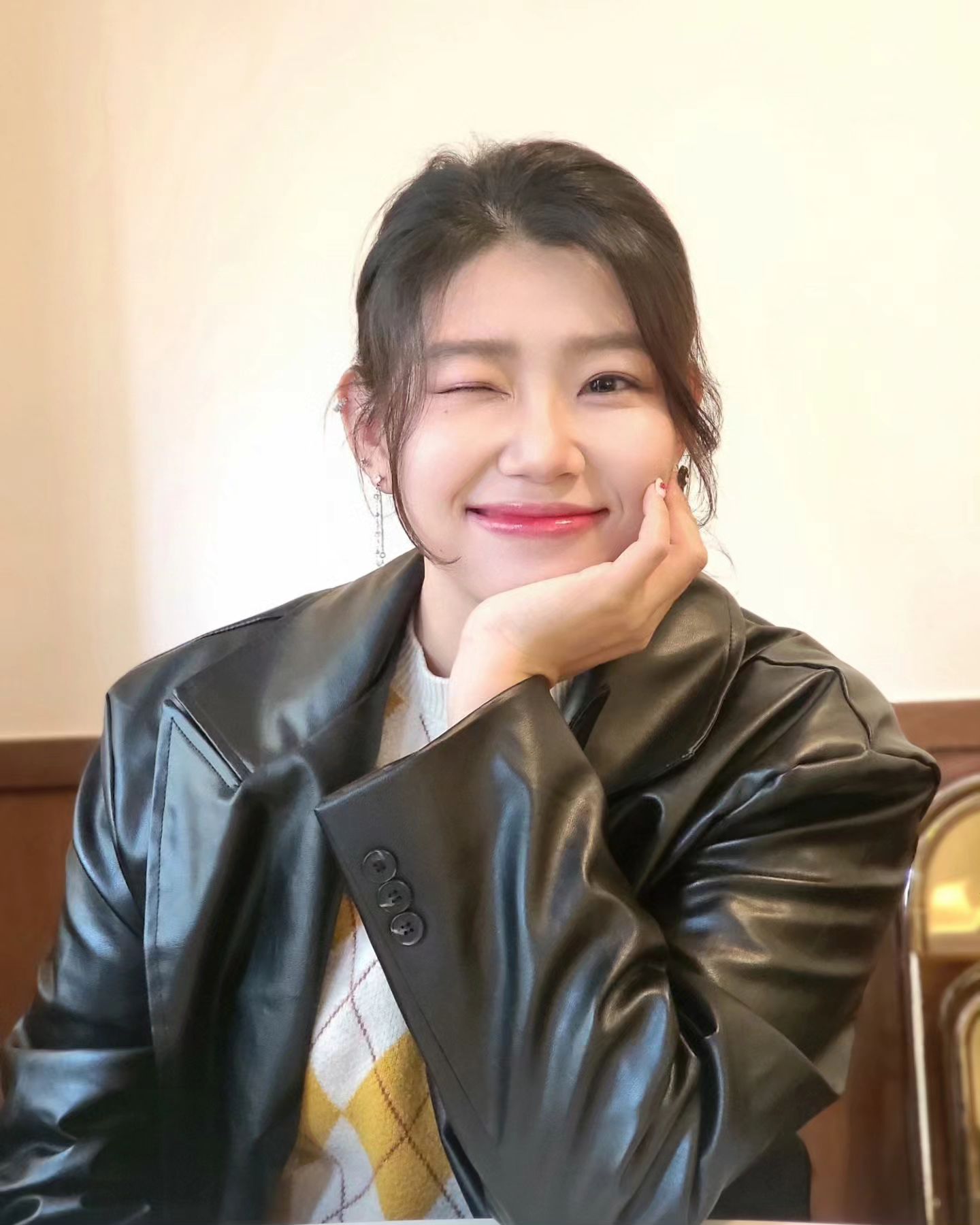 가을🍁

은 역시 레더❣️

사진만 찍으면 맹해지는 

여보🤣

오늘도 이쁜 사진 고마워용❣️