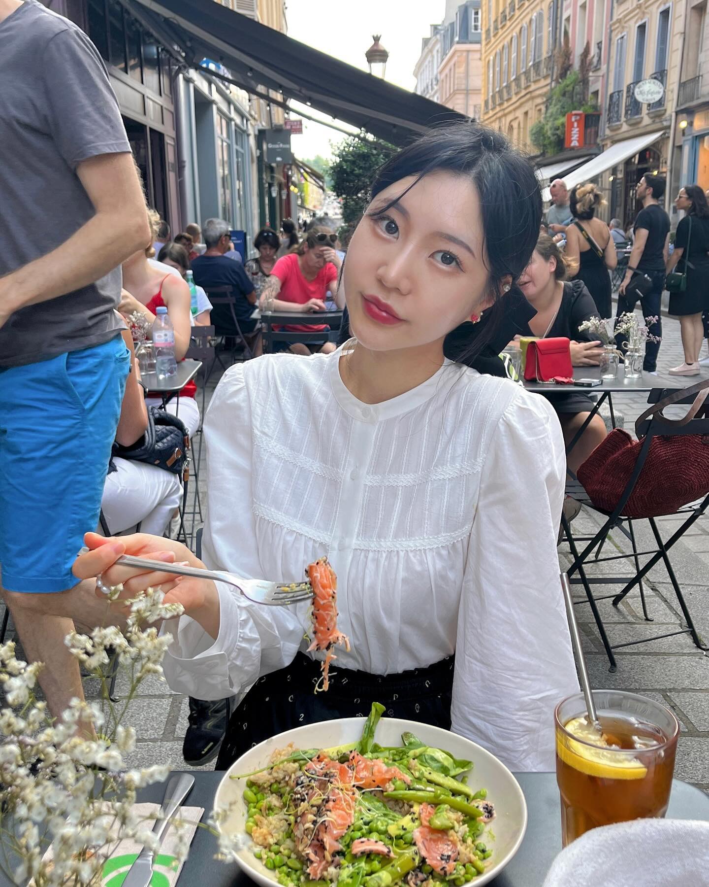 베르사유 궁전도 기억에 남지만 베르사유 근처에서 하룻밤 잤던 그 작은 동네가 너무너무 좋았다🥹
나중에는 언젠가,,꼭,, 작은 마을들도 다녀와보고 싶어.💓