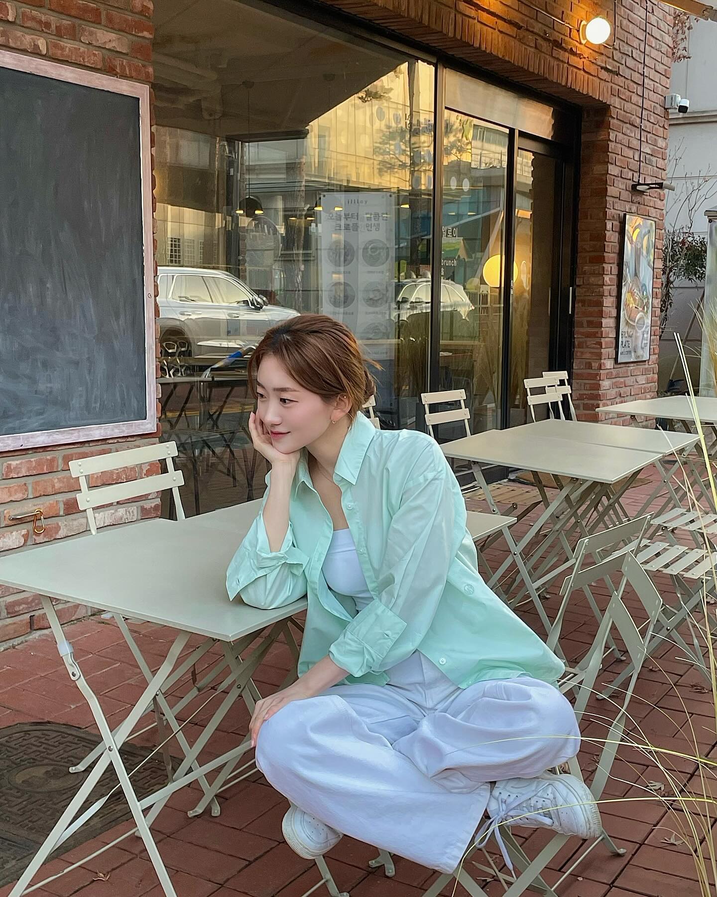 #협찬 projectm_official_ 
✔️포플린 퍼펙트셔츠
깨끗한 컬러감의 셔츠로 봄에 입기 좋은 셔츠💚
프로젝트 엠의 아이코닉한 자수 포인트가 있어 
밋밋하지 않아 좋았어요

✔️스트레이트핏 데님
탄탄한 100% 면 소재를 사용한 데님 팬츠🤍
살짝 여유가 있는 세미 와이드 핏으로 
편하고 깔끔하게 입을 수 있어요 

#프로젝트엠서포터즈 #프로젝트엠 #projecM #셔츠 #셔츠코디 #슬랙스코디 #여자코디