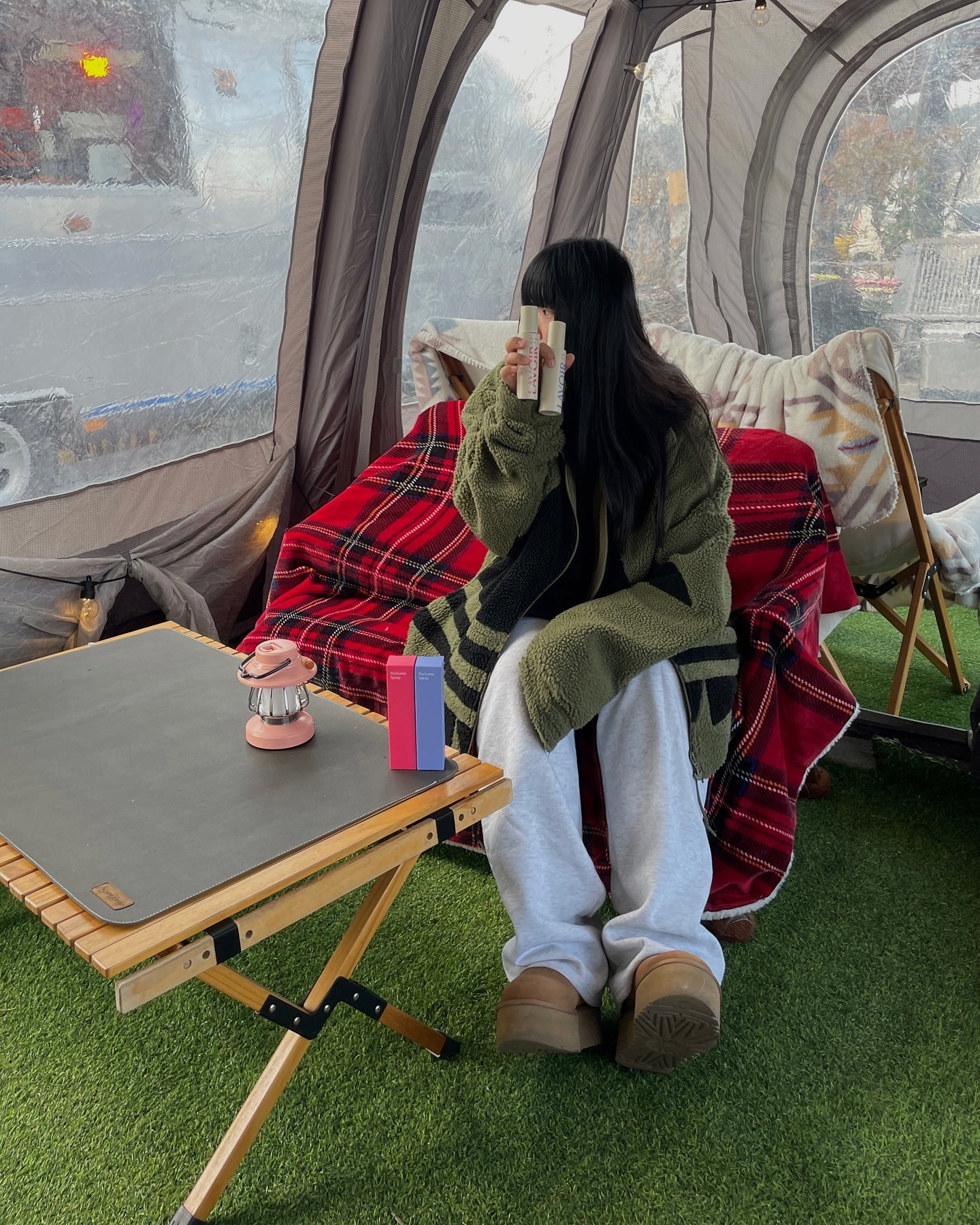 #광고 향도 디자인도 낭만인 라브아✰

lavoir_official lavoir_beauty
여기저기 뿌리고 다니기 좋은 퍼퓸스프레이
포근한 코튼향의 화이트머스크는 미니멀,드뮤어룩에 뿌리기 좋고
프리지아향은 러블리한 착장에 찰떡입니됴🫧

#무신사 #라브아 #퍼퓸스프레이 #향기스타일링 #ootd #드레스퍼퓸 #섬유향수