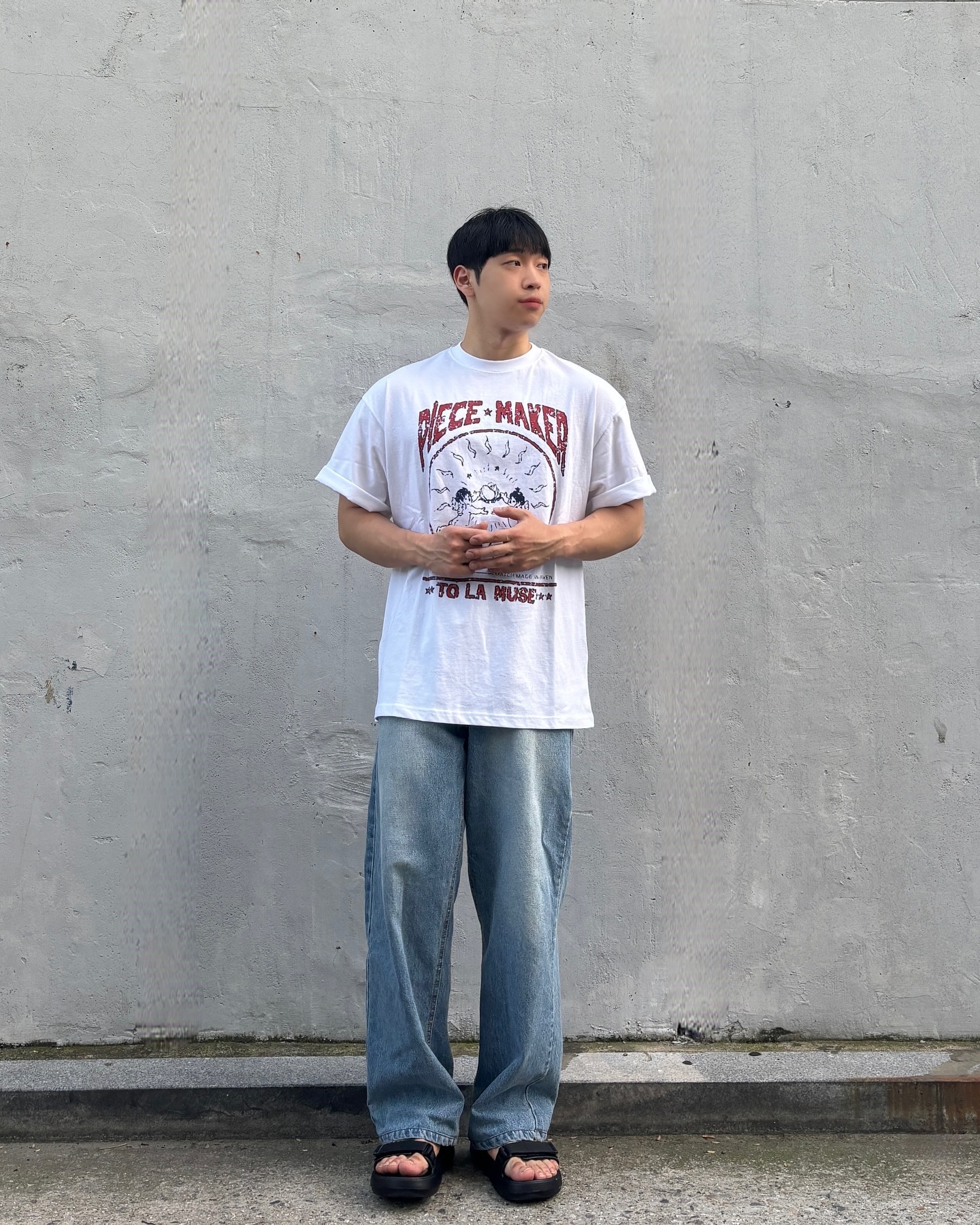 VINTAGE TWIN ANGEL TEE

여름 흰청 조합으로 간편하게🎈

매력적인 프린팅과 적당한 오버 핏 반팔을 찾으시는 분들께 추천드립니다👍🏻

top : piecemaker_seoul

#여름반팔 #여름반팔티추천 #반팔코디 #캐주얼코디