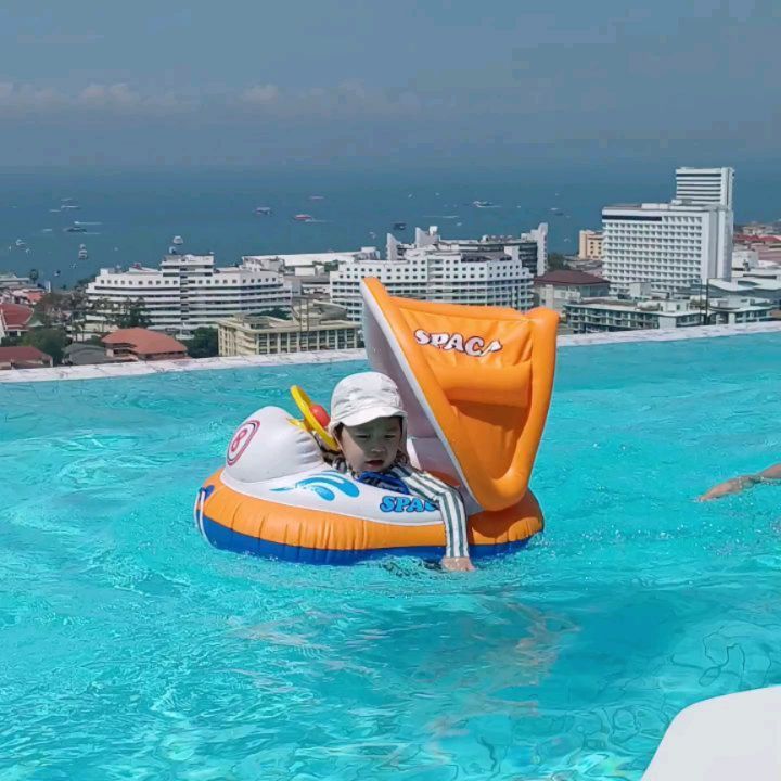 #여행중 #Thailand 

Thailand pataya
ArcadiaMillenniumTower
Pool

수영장 2곳이있지만..
31층 수영장이 낮은 곳이있어서
연우랑은 이곳으로 온다!

점심시간때 왔더니..
뜨거워라~~

우리연우 눈은 부시지만..
울지도 않고 좋아한다 ㅎㅎ

열심히 물놀이하고
낮잠자주는 연우찌😁

내일도 또 물놀이하자💜

#ArcadiaMillenniumTower 
#태국 #patayathailand #파타야
#condo #travel #여행사진
 #travelphotography #바다뷰 
#여행 #여행스타그램 #여행에미치다 
#pataya  #좋아요 #likesforlike
