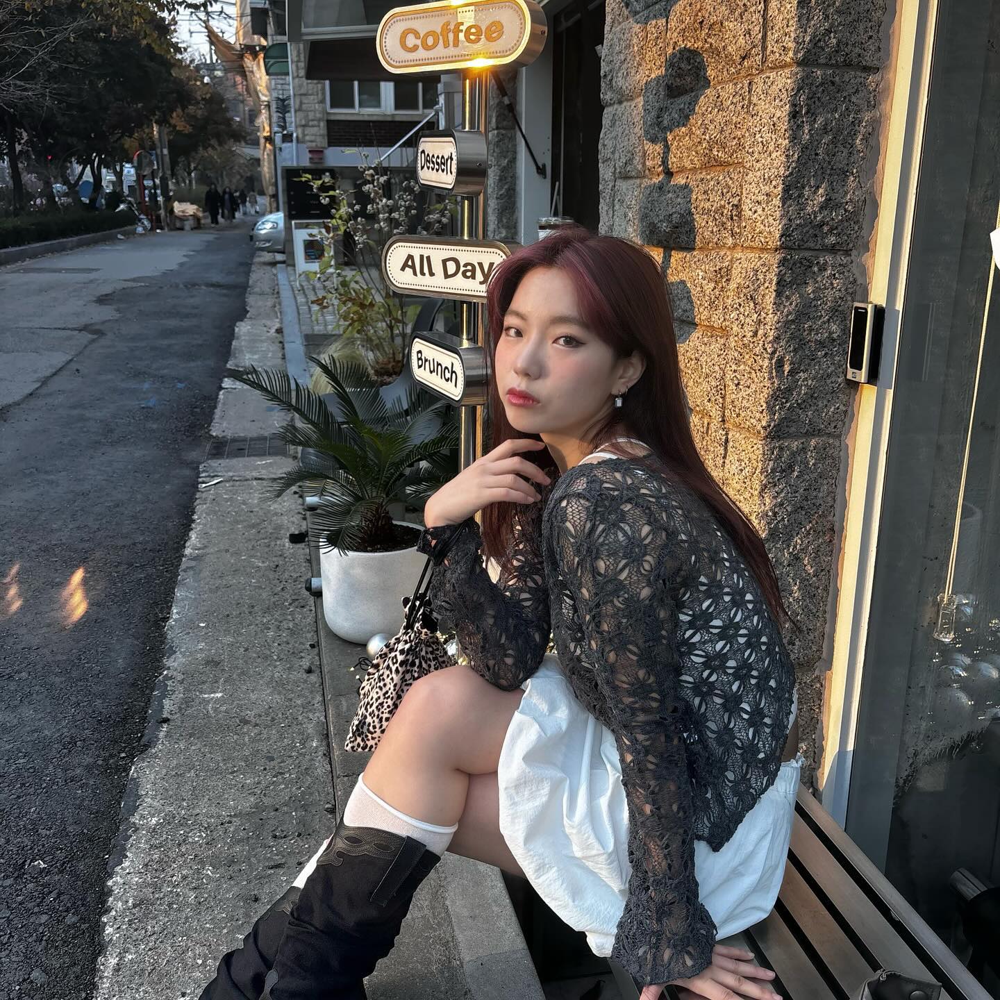 그런지룩 최강패션
컷아웃 짱
넘 임쁘자나!!!!!!!!!!!!❤️❤️❤️❤️❤️💕
cutout_htr 
.
.
.
.
#연남동카페 #연남동 #잼잼 #서울 #서울카페 #셀피 #패션 #패션스타그램 #스트릿패션 #아웃핏 #데일리룩 #데일리 #스트릿 #팔로우 #셀스타그램 #소통 #streetfashion #오오티디 #ootd #minimal #outfit #streetstyle #selfie #서울 #follow #fashion #daily #dailylook #여친룩  #instalike  #일상코디