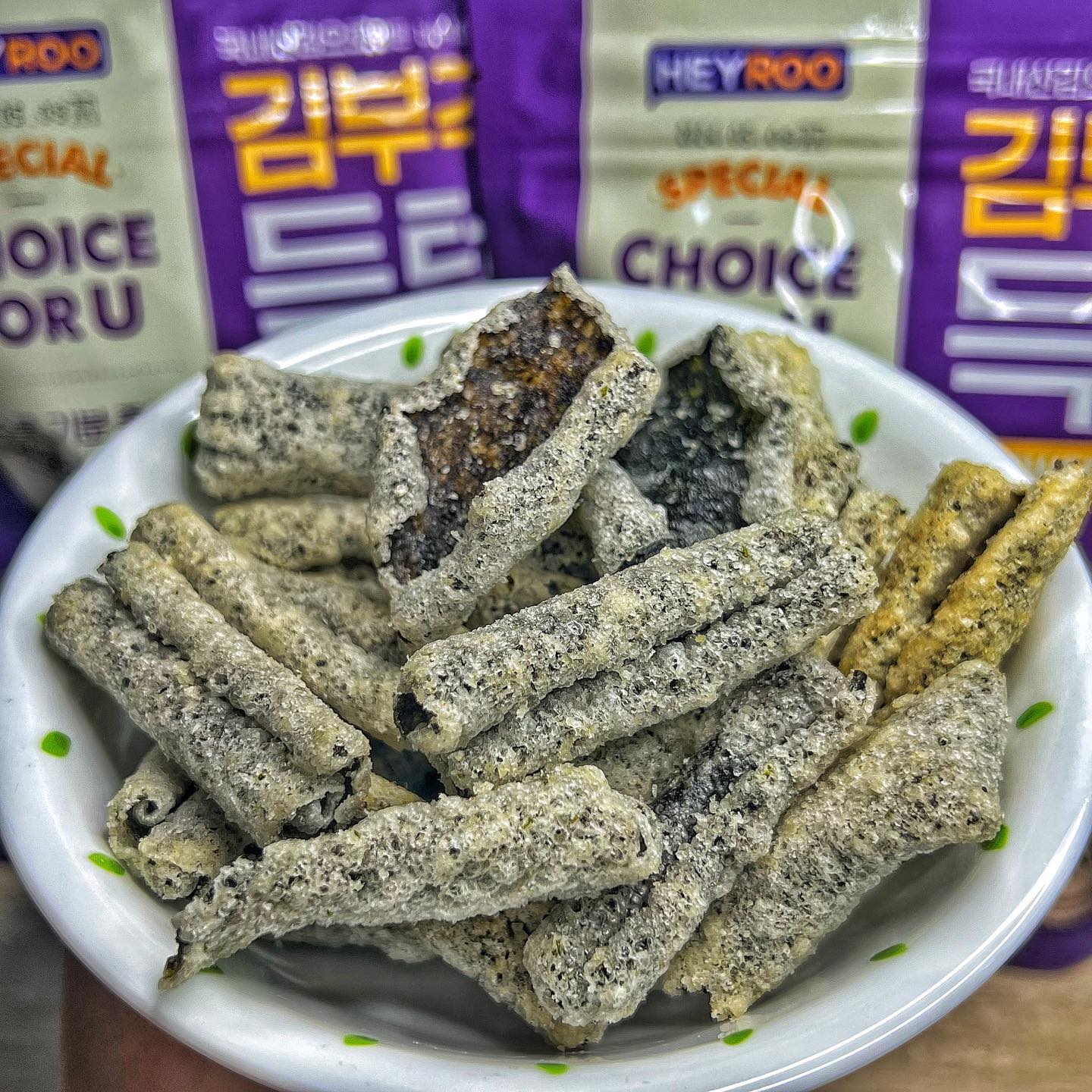 #협찬 중독성미친 인간사료 등장

국내산 김으로 만든 바삭바삭 폼 미친
김부각이 CU에 등장했습니다! ٩( ᐛ )و 

짭쪼름하고 중독성 강한 맛으로
간식으로도 맥주안주로도 너무나도
잘어울리는 간식이에요 ( •͈ᴗ-)ᓂ-ෆ 

맛도 영양도 모두 챙긴 건강 간식 쟁이러
CU로 고고?!!! °◦ε=ε=ε=(ง❀❛ ֊ ❛„)ว 

◽️ HEYROO김부각 득템 - 2,500원

💚 전국 #CU (cu_official)

_

#HEYROO김부각득템 #cu덕후 #cu신상 
#편의점신상 #씨유덕후 #씨유 #씨유신상