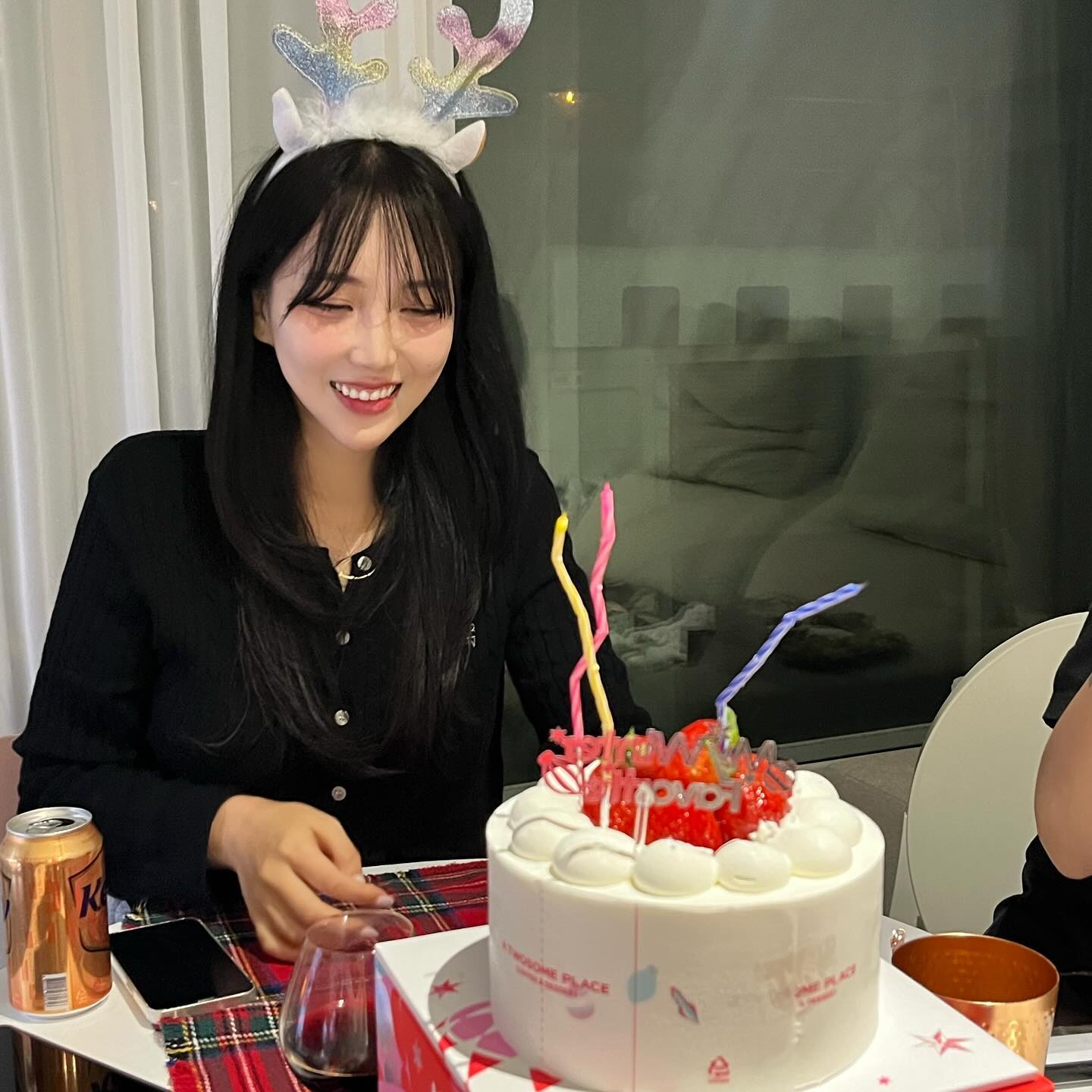 해피미리벌써데이❤️😍🎉다들 먼길와줘서 고맙고 사랑해
앞으로도 함께 하좌~~~ 마니또 선물이랑 다 넘 재밌어쌈😂
hwang.dddd 나의 남편 나의 요리사님
맛난거 많이 만들어줘서 감사합니다 💕Merry Christmas🎄