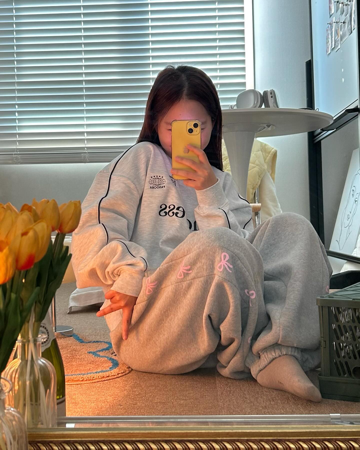오늘은 긴말도 하고 후기로도 밀어부친다💛♥️

여러분 아무것도 하지 않으면
아무일도 일어나지 않는다라는 말 있잖아요(?)

본 뜻이랑 조금 다르게 해석해서
요즘 세상이랑 너무 안 맞는말 같아요 🥹

요즘같은 세상은
아무것도 하지 않으면 자꾸 도태돼요

뭐 라도 해야지 그나마 제자리 걸음이라도 걸을 수 있는
그런 세상을 살아가고 있는것 같아요..

다들 최악의 불경기다라고 입을 모아 말하는데요
팀바비는 저를 만나 불경기를 모르고 산다고 하네요💛♥️

# 불경기 모르고 살아가실 분들🙋🏻‍♀️
# 거칠게 모십니다
# 스파르타식 교육 🧡

#엔잡러