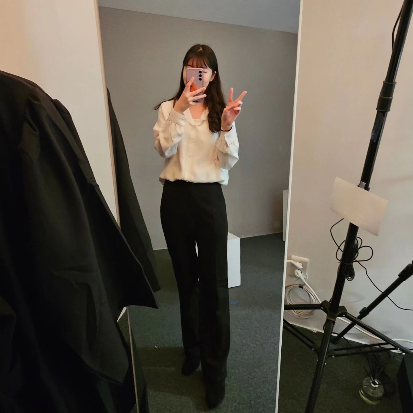 월요일은 힘들다..🥲
그나저나 이번 세븐틴 곡 중독성 쩐다.. 쿵 치 팍 치 쿵 쿵 치 팍 치 yeah!
.
.
.
.
.
.
.
.
.
.
#dailylook #데일리룩 #fashion #ootd #전신샷 #오늘뭐입지 #instagram #좋반 #좋아요반사 #인친 #소통 #블라우스 #슬랙스