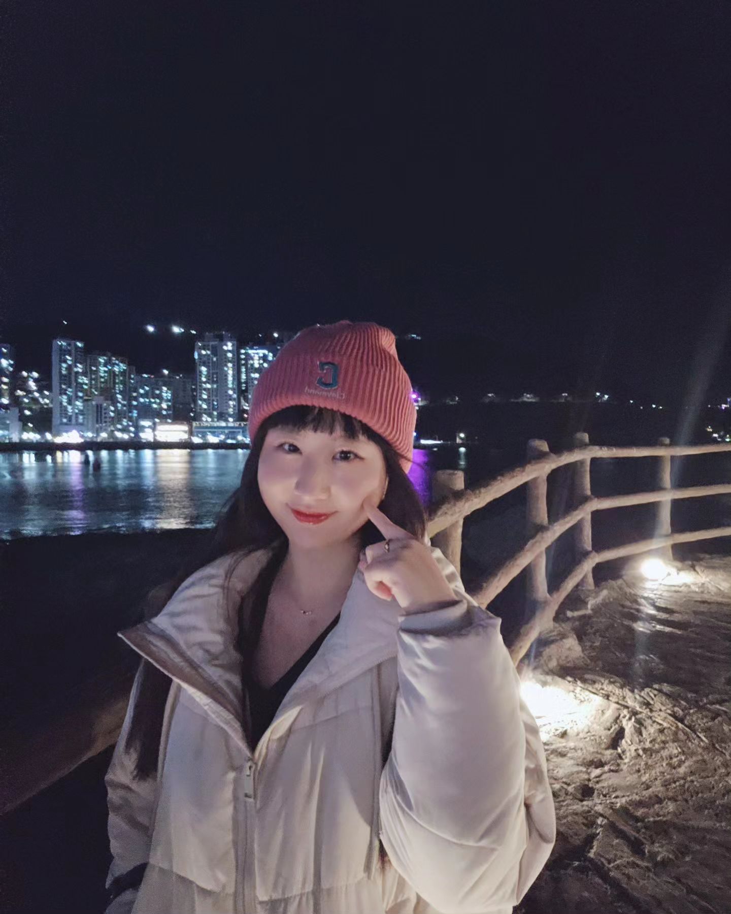 #첫줄

경유가 꼭 필요한 해외여행을 가게 될 때,
여러분은 만약 22시간 경유지에 있어야 한다면 무엇을 하실 건가요?

#혼자_해외_가본적_없어서_걱정돼서_그러는거_아님 😛

alllovella 혹시 아일랜드 같이갈래?ㅎㅎ