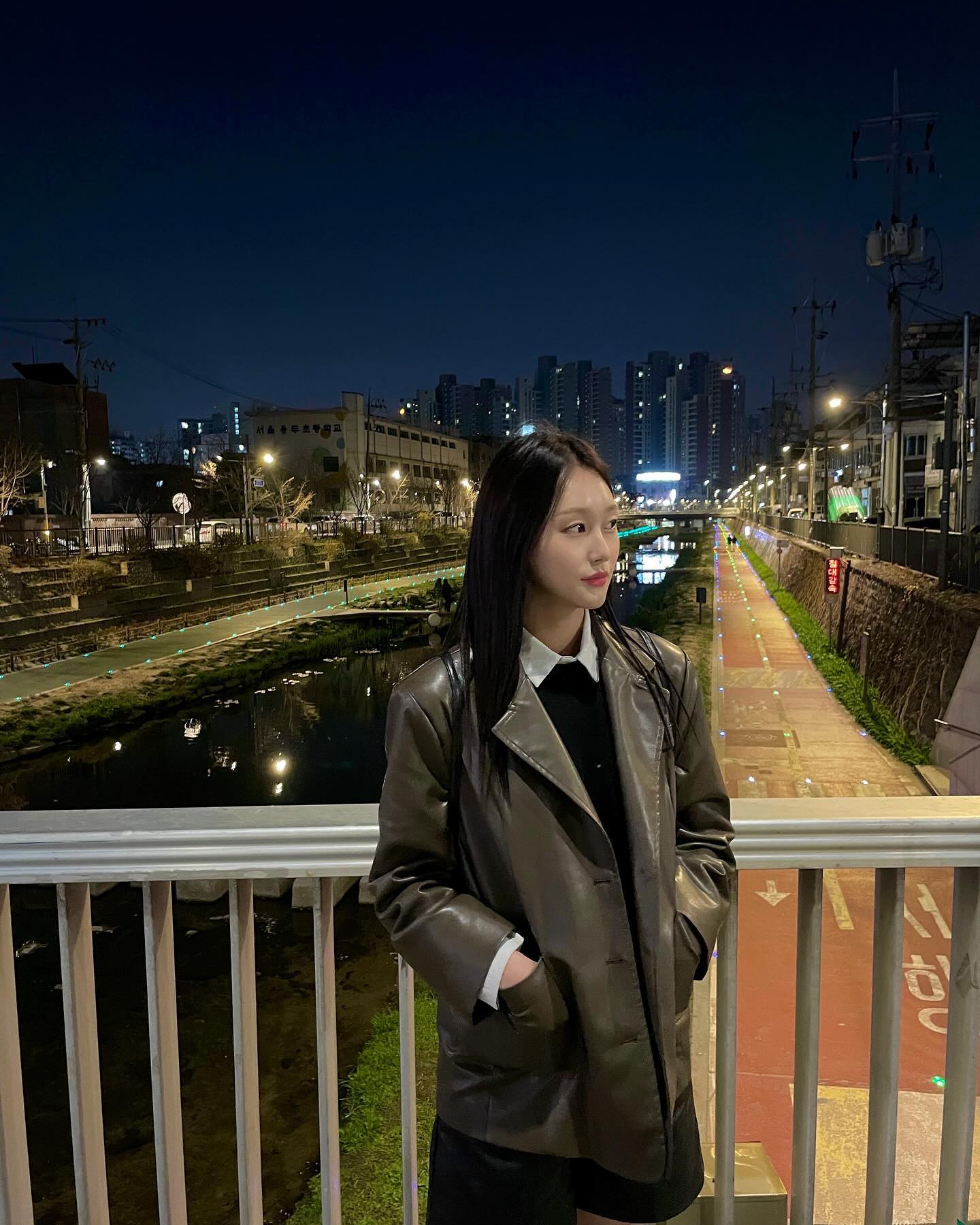 단발이 너무 지겨워서 붙임머리하러 서울>수원까지!
2시간 달려 갔지만 너무 만족스러워서 행복..🫶🏻

(6시간 기다려주고 사진 이뿌게 찍어준 정환쓰 알러뷰...💕🌸)