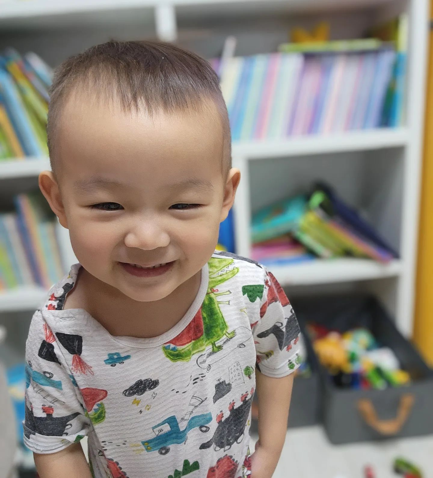 우리 따미니 결과. 백혈구에 염증수치가
조금 높게 나왔다고 해요.

지금 기침은 많이 줄었는데 하루에 한번 이상
37.5도 이상이라 이게 가장 큰 문제라고 하네요.

다른쪽에 문제가 있을수도 있다고 해서요.

다음주 화요일까지 항생제 먹으면서 보고
그때까지 계속 열이 이런 상태면
추가적인 검사를 한다고합니다ㅠ

지금 태민이 먹는 영양제가
유산균, 삼부커스, 차일드라이프칼슘,
네이처 비타민 C,아연 먹이는데 뭘 더 먹여야
하는건지..

마음 같아선 보약이나 홍이장군 먹이고 싶은데
절대 죽어도 안먹을거 같아서ㅠ
짜요짜요 같은것도 아예 안먹는 아이라..

엄마는 애 좀 잘 먹이라 하는데 이 더이상
뭘 어떻게 하라는건지,,
마치 내가 애를 잘못키워 애가 이렇게 
아픈거라고 하는거 같아서 더 힘이드네요..