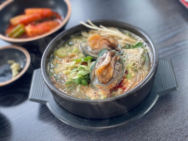 국밥 싫어를 외치던 내가
아 나 국밥 좋아하네 하게 만들어 준 곳
#제주공항근처맛집 #용두암엄마해장국
#전복스지탕 #전복스지해장국 #제주맛집