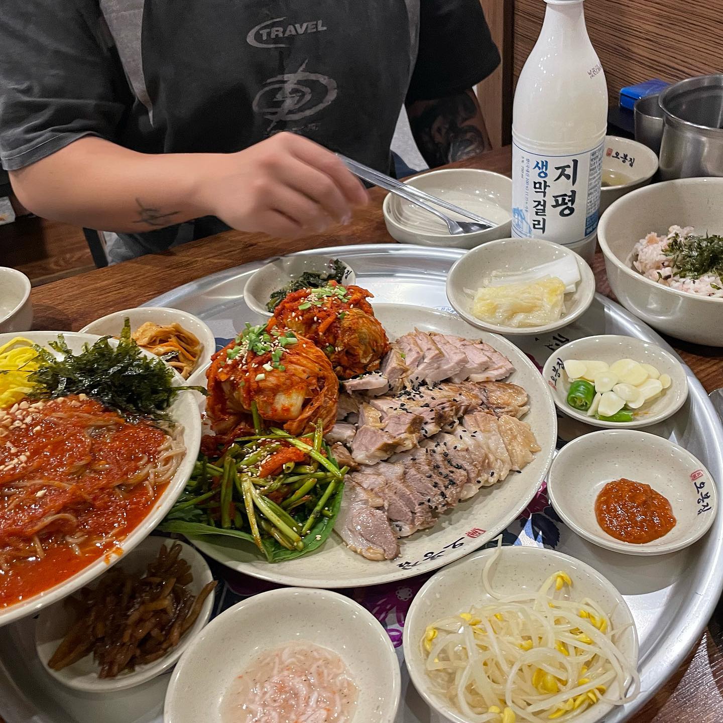 🏠오봉집 선릉점
보쌈에 김치 냠이 진짠ㅉㄴ짜 맛잇다 ㅠㅠ막걸리 못참지 다음엔 꼭 스페셜세트로 
잘묵고갑니다~~
_
_
_ 
#오봉집 #서울맛집 #선릉맛집 #선릉역맛집 #강남맛집 #삼성동맛집 #삼성역맛집 #고기스타그램 #보쌈맛집 #역삼맛집 #역삼동맛집