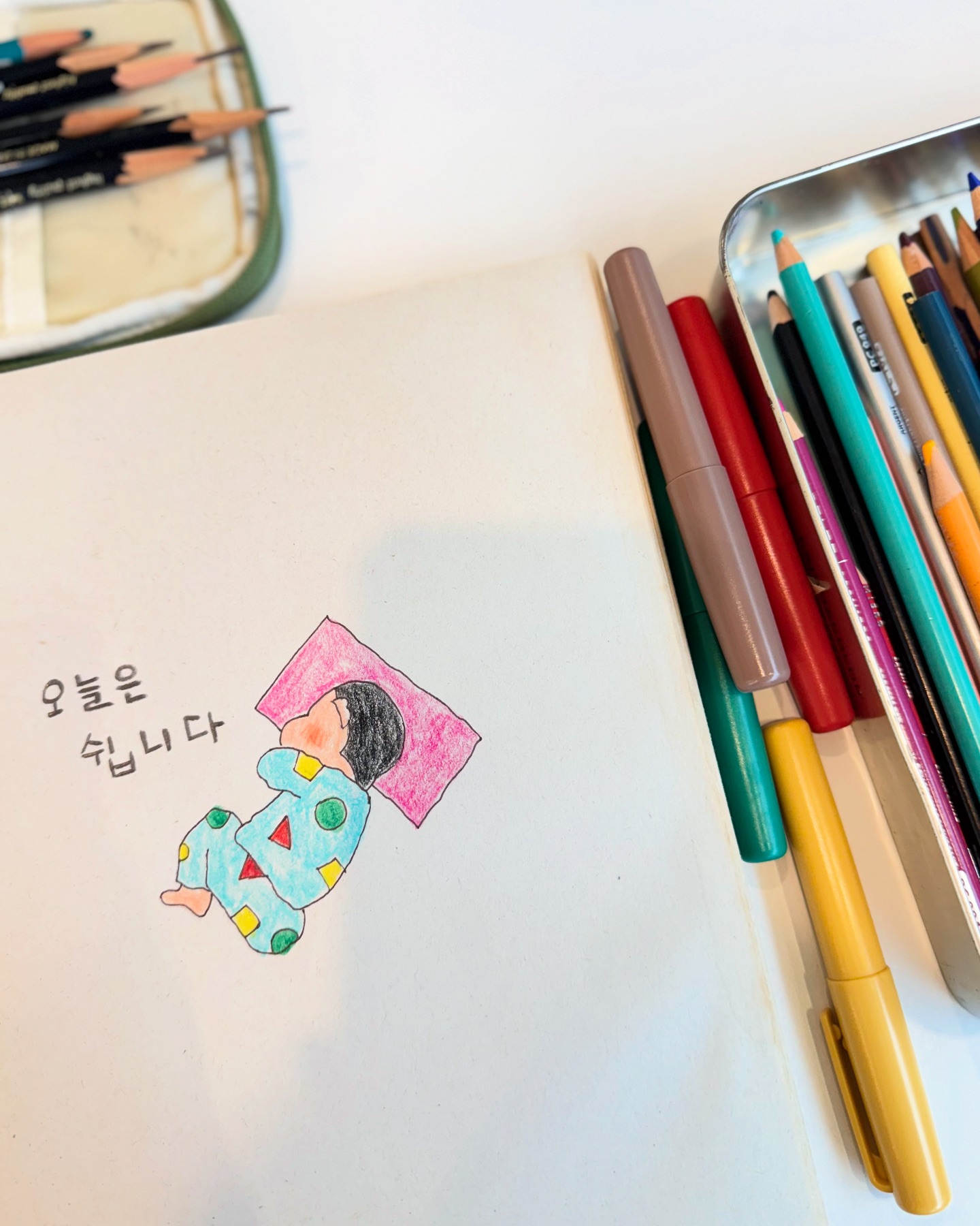 올만에 쉬는날~~ 
카페에 짱박혀서 브런치 먹고 그림 그리고
힐링~~중 
#짱구그림 #힐링타임 #쉬는날그램 
#오랜만이야 #그림그리기연습 
#쉬운그림 #잼있는 
#쉬는시간 #짱구인스