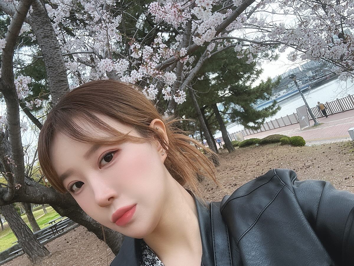 벚꽃이랑 사진찍고싶은 아줌마~