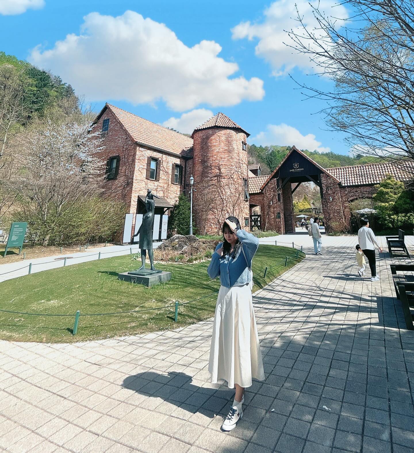 마치 유럽같죠?!
요근래 사진중 최애🫶

#가평여행 #꽃천지 #인생샷가능 #최애사진 #댓글반사가요 #좋아요환영 #선팔맞팔