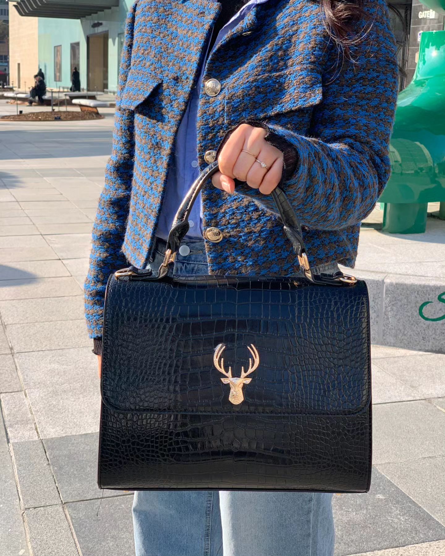 #협찬 unademonaco 

비건가죽으로 만든 세련된 우나드모나코 👜

데일리백으로 어느 옷이랑 다 잘 어울리는
가볍고 실용적인 드림백 블랙_🖤

📣우나드모나코 이벤트 진행 중📢
 
🔎회원가입 후 5만원이상 가방 구입 결제 할 때
할인코드란에 3555 입력하면 1만원 추가 할인❗️

👀 발렌타인 세일 중🎁가격에 놀라지마세요✨️

#우나드모나코
#여자가방추천
#여자가방
#여자가방쇼핑몰
#비건가죽
#데이트룩
#bag