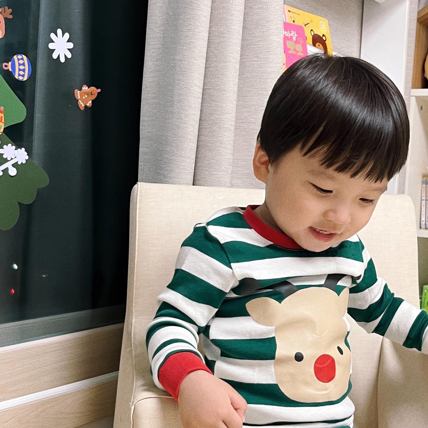#협찬

루돌프 로우닝🦌🎄

원단도 좋고 가격도 저렴한 편이라 
아동 실내복으로 유명한 #유니프랜드
프리미엄원단 선염을 사용하고 있어 물빠짐이 적고 
순면100%로 편안하고 부드러워요 ◡̎ ! 

신축성 좋고 슬림핏이라 편안한 활동 가능하쥬
크리스마스 실내복으로 추천드려요 🧑‍🎄❤️

🏷️ST루돌프(GT) 무형광/후라이스 9부내의세트(90)

로니 22M / 85cm / 12kg 

✨𝗧𝗵𝗮𝗻𝗸𝘆𝗼𝘂 unifriend_official 

#협찬 #유니프랜드 #크리스마스 #옷아동내의 #유아내의 #아동내복 #유아내복 #아동실내복 #유아실내복 #아동복쇼핑몰 #아동패션 #유아패션 #키즈패션 #아동코디 #유아코디 #키즈코디 #아동복 #유아복 #키즈복 #아동가을옷 #유아가을옷 #아동겨울옷 #유아겨울옷