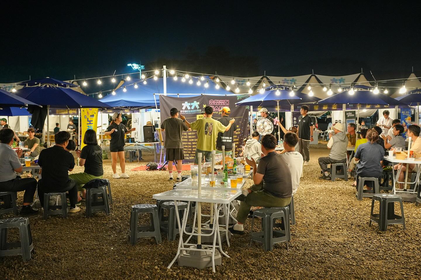 이번주 금,토(12일-13일)

다시한번 열리는 송암썸머페스티벌😎

(푸드트럭,푸드부스,플리마켓,어린이체험존,물놀이행사까지)

오전 11시부터 저녁 10시까지

춘천시민 ,강원도민 ,전국 모두 모여라-!

거품없는 착한가격행사축제 만들어가자! 

송암동으로 놀러오세여💖

#송암썸머페스티벌 
#용산컴퍼니
#춘천청년소상공인협회
#행사 #축제